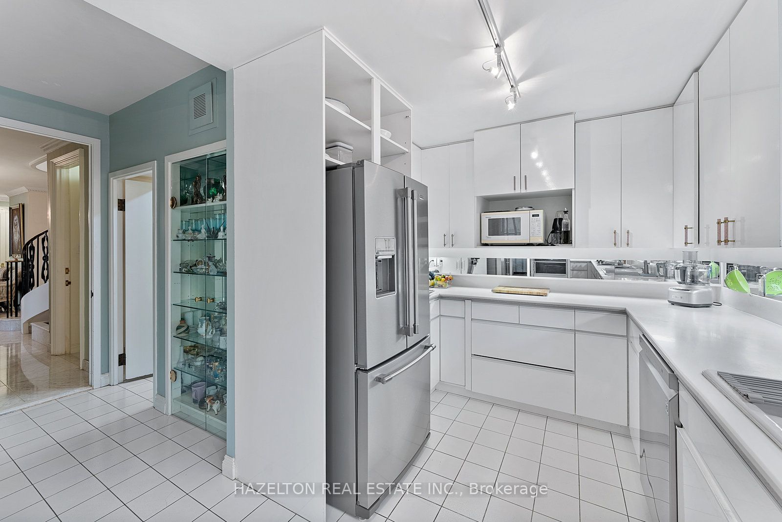 #402 - 18a Hazelton Avenue Property Photo 15