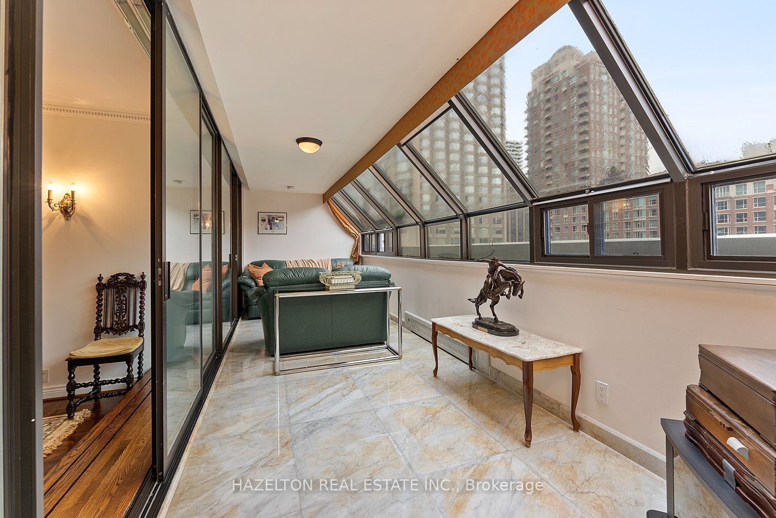 #402 - 18a Hazelton Avenue Property Photo 18