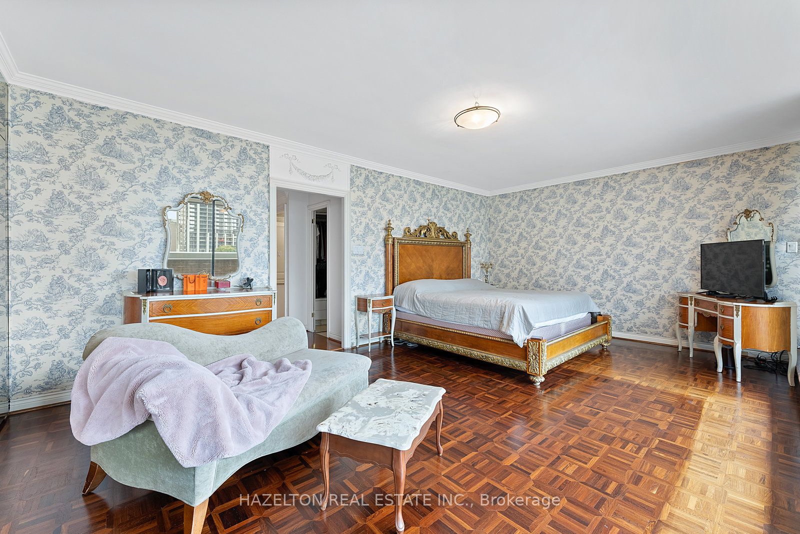 #402 - 18a Hazelton Avenue Property Photo 23