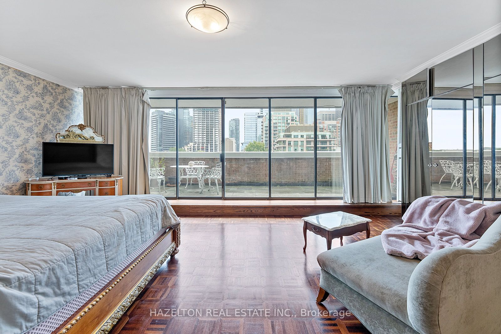 #402 - 18a Hazelton Avenue Property Photo 24