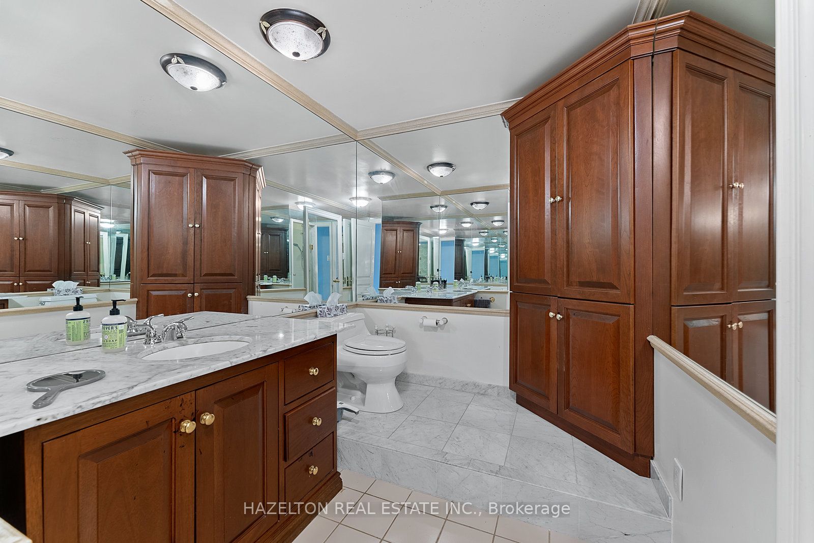 #402 - 18a Hazelton Avenue Property Photo 28