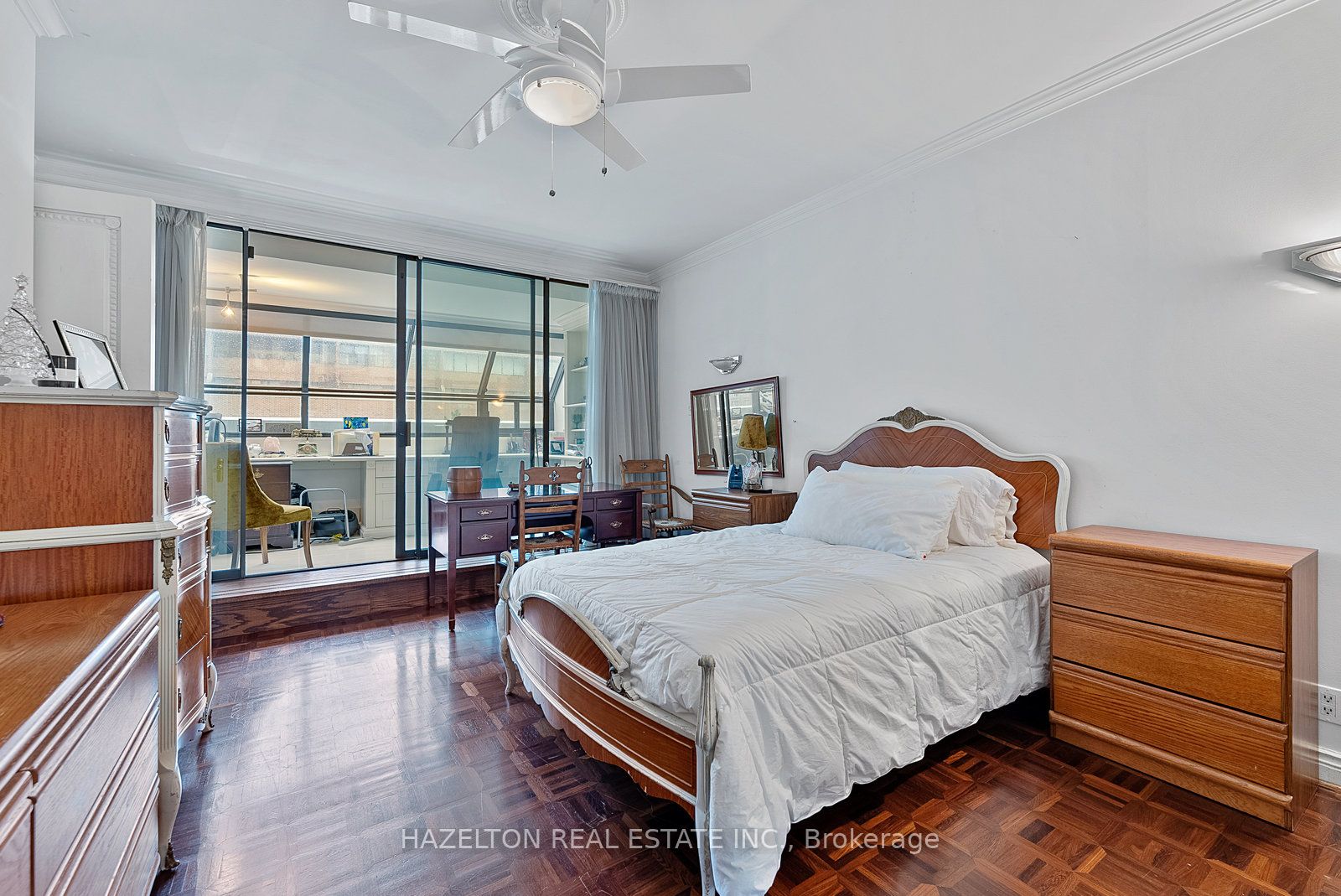 #402 - 18a Hazelton Avenue Property Photo 32
