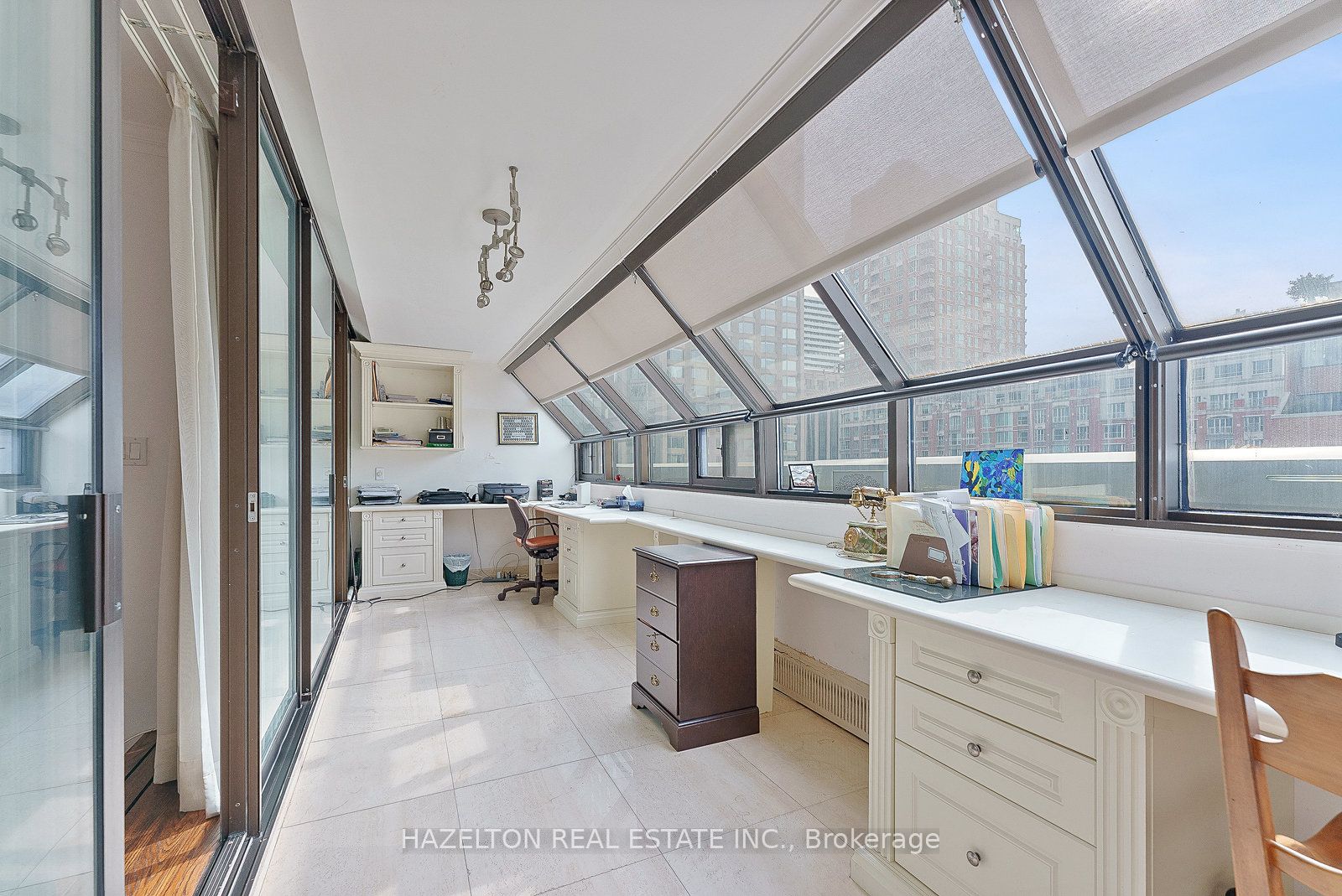 #402 - 18a Hazelton Avenue Property Photo 34