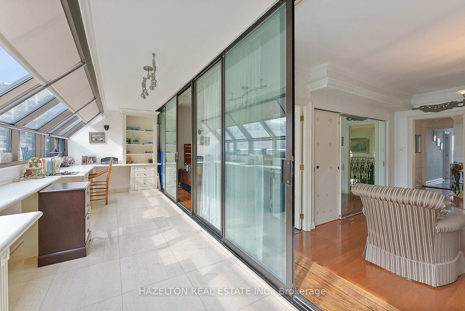 #402 - 18a Hazelton Avenue Property Photo 35