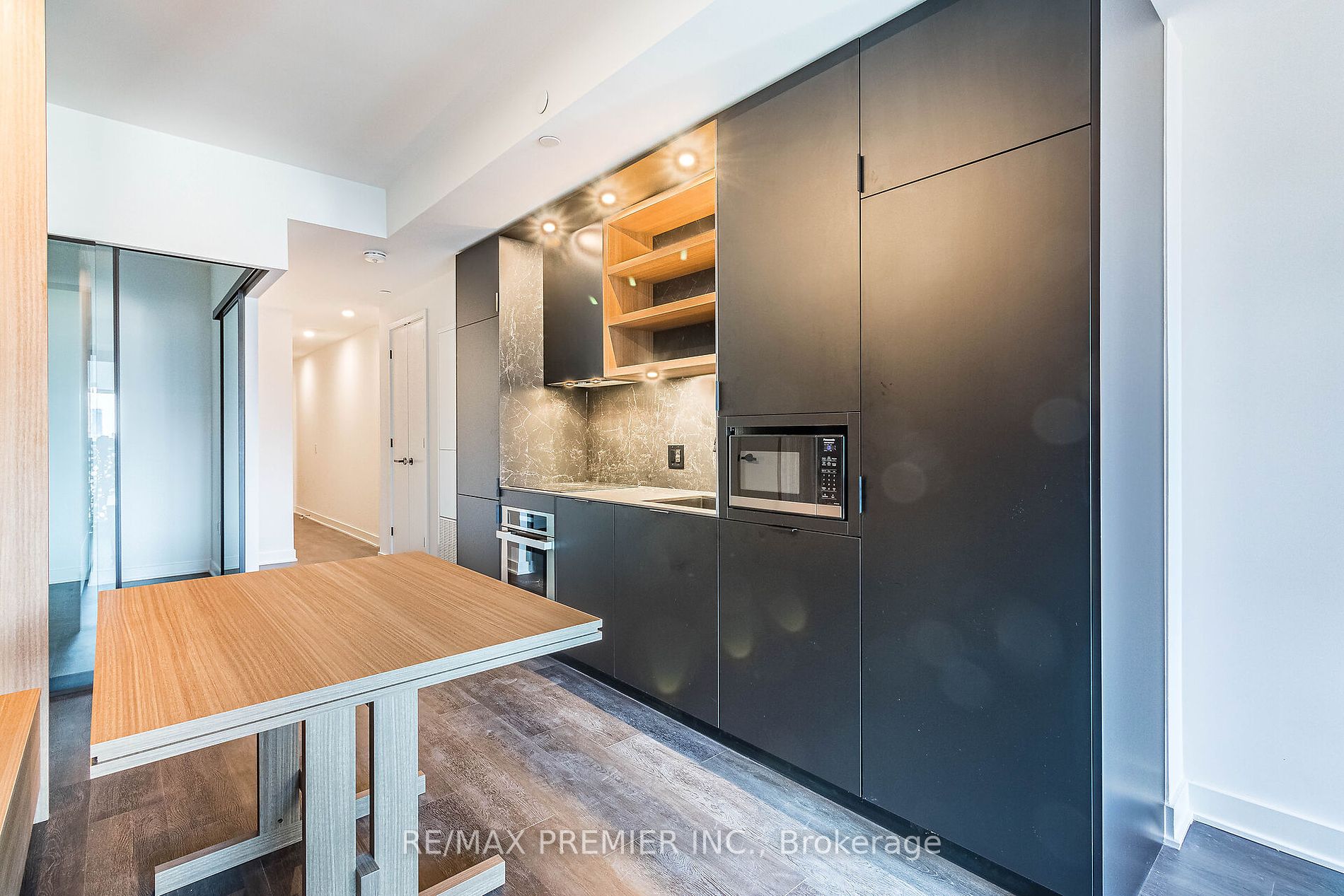 55 Charles St 1305 Property Photo 5