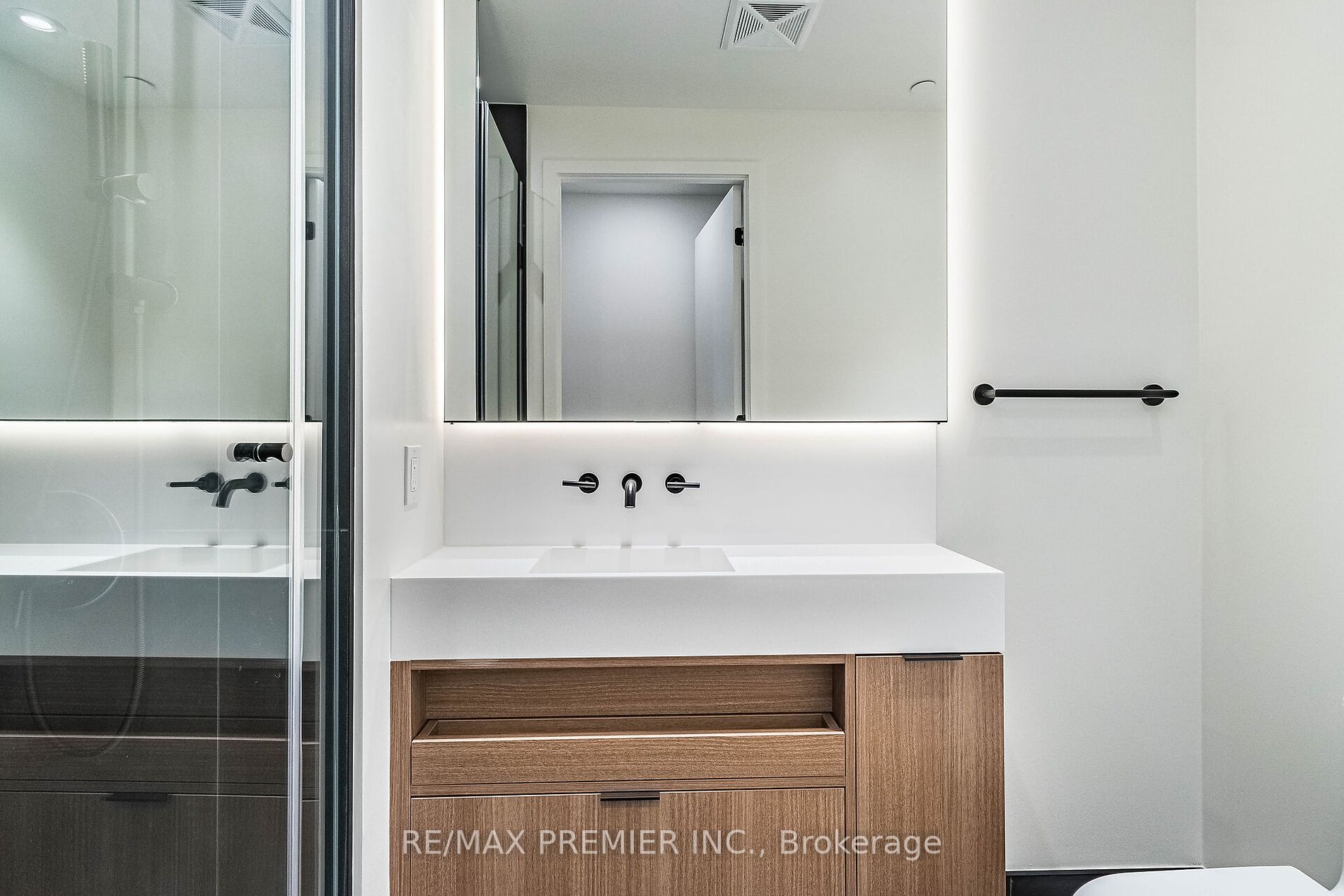 55 Charles St 1305 Property Photo 18