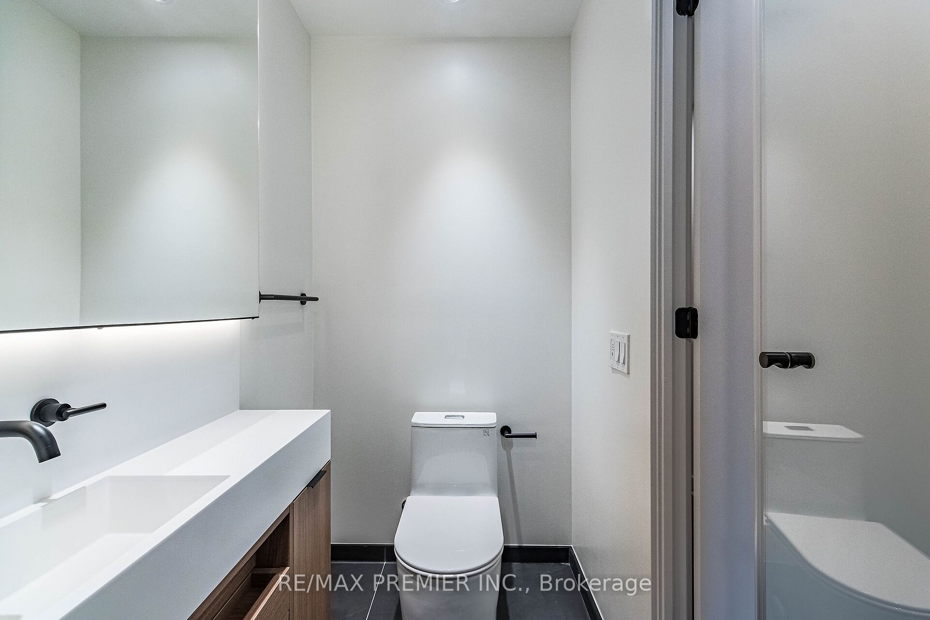 55 Charles St 1305 Property Photo 20