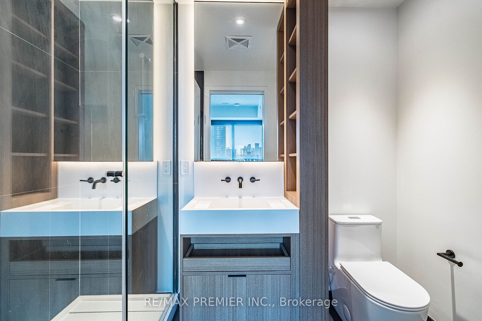 55 Charles St 1305 Property Photo 24