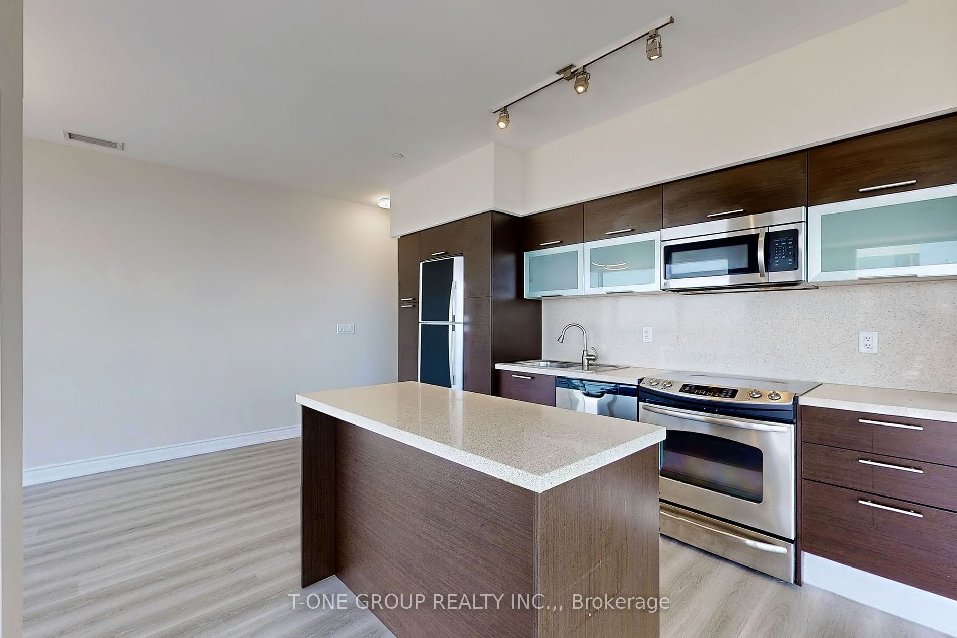 386 Yonge St W 11 Property Photo 3
