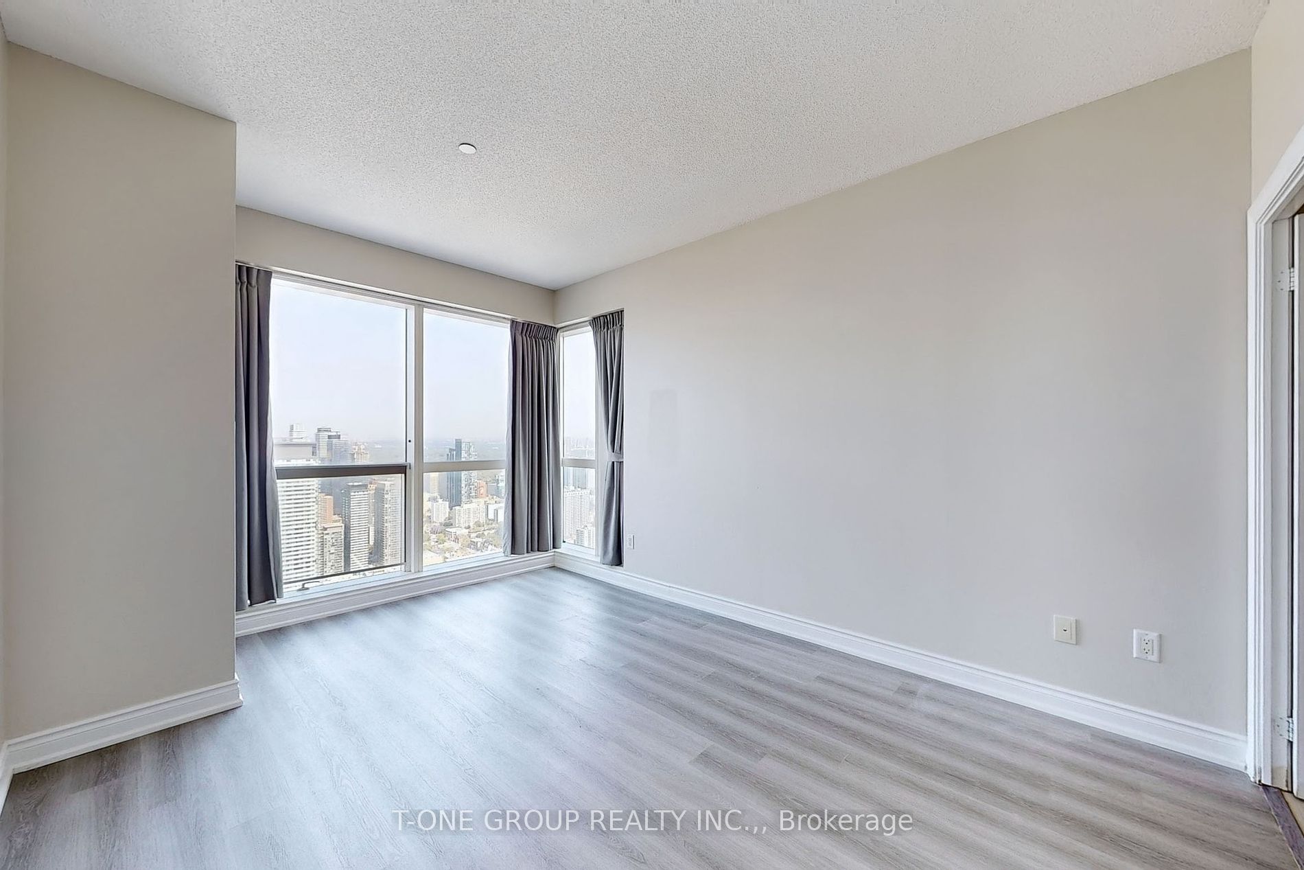 386 Yonge St W 11 Property Photo 13