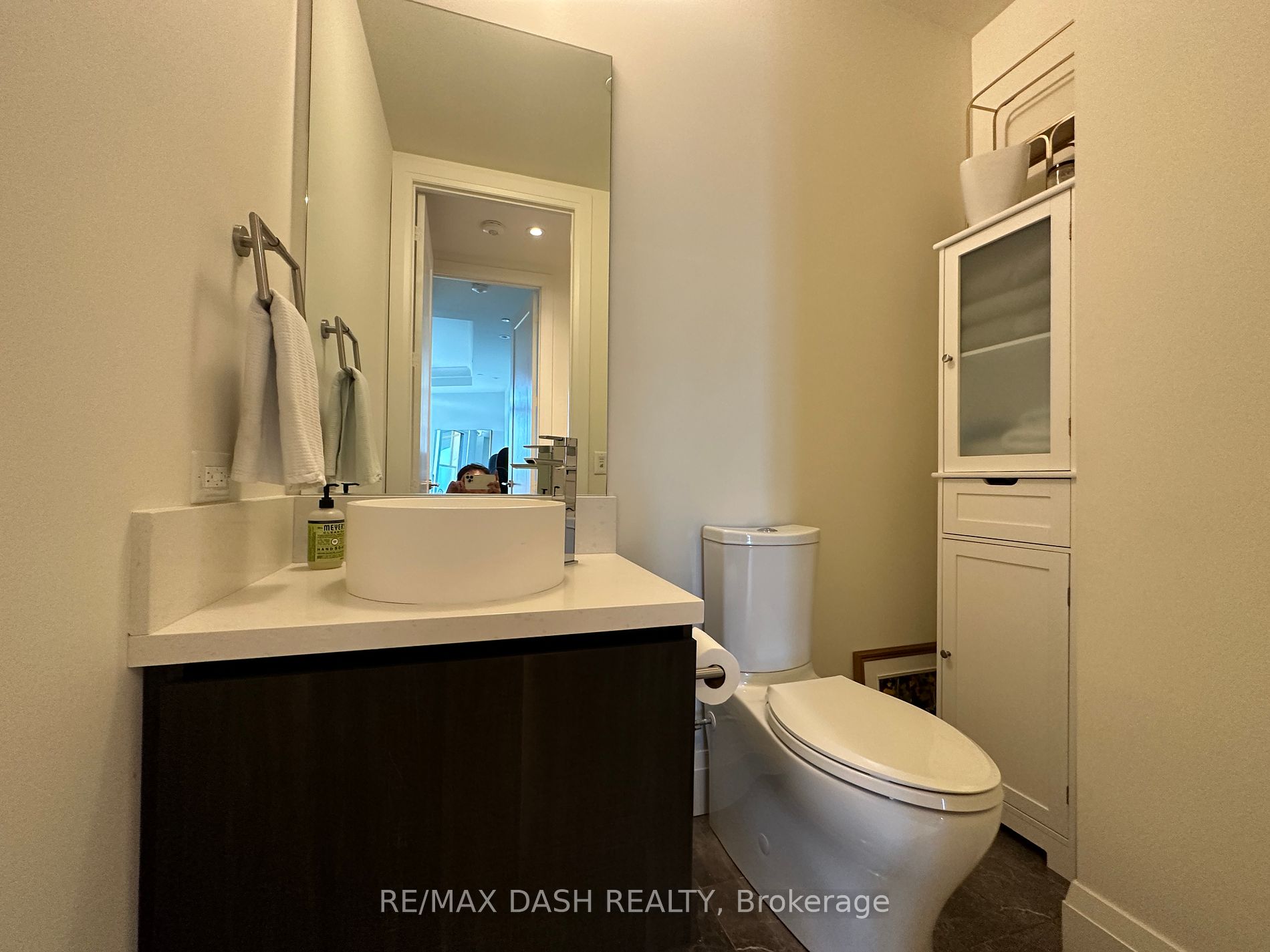 151 Avenue Rd 02 Property Photo 4
