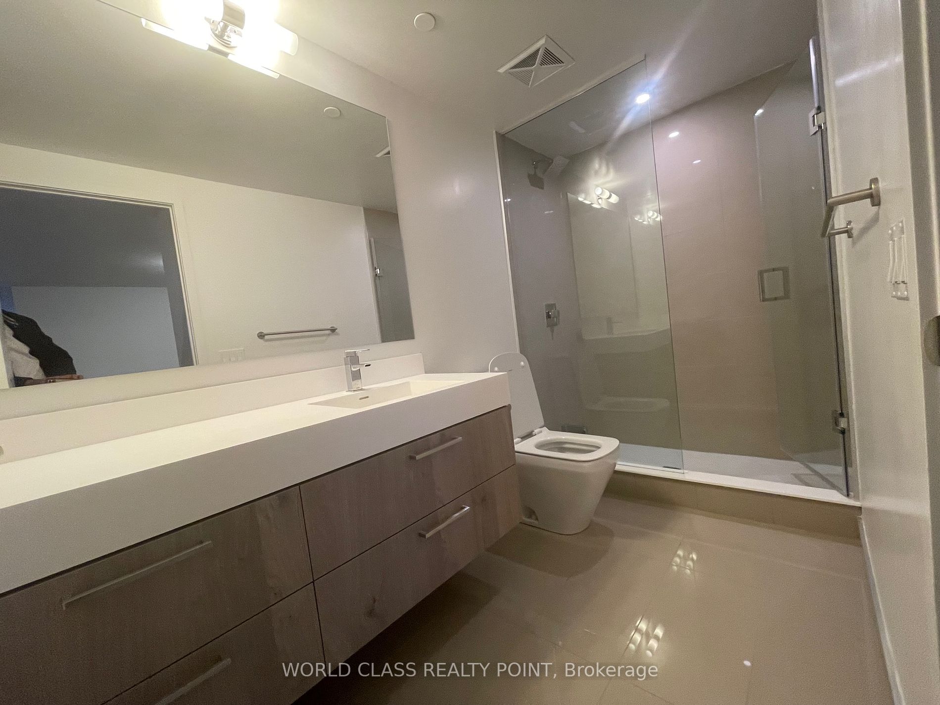 1 Yorkville Ave 2 Property Photo 3