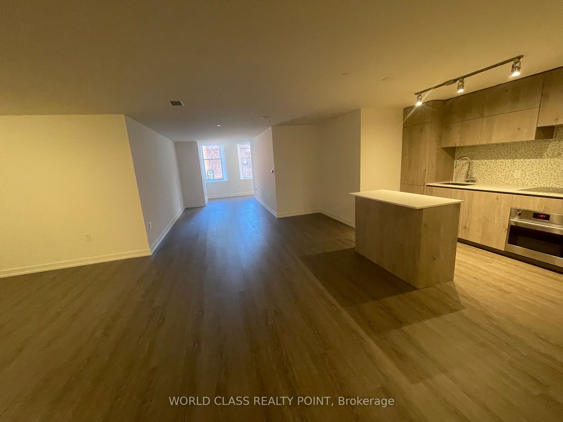 1 Yorkville Ave 2 Property Photo 4
