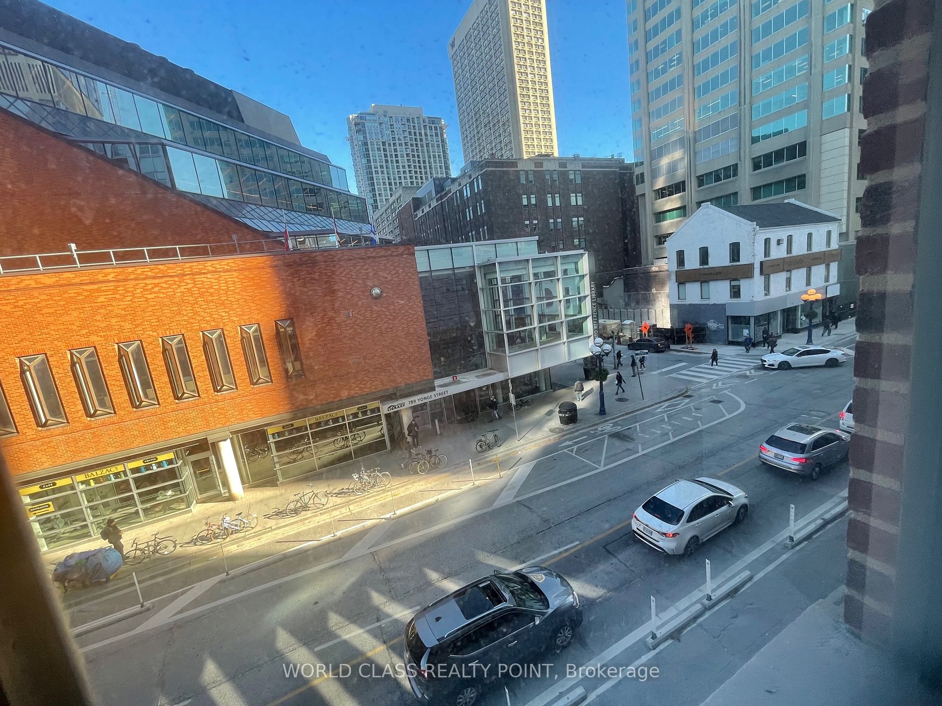 1 Yorkville Ave 2 Property Photo 7
