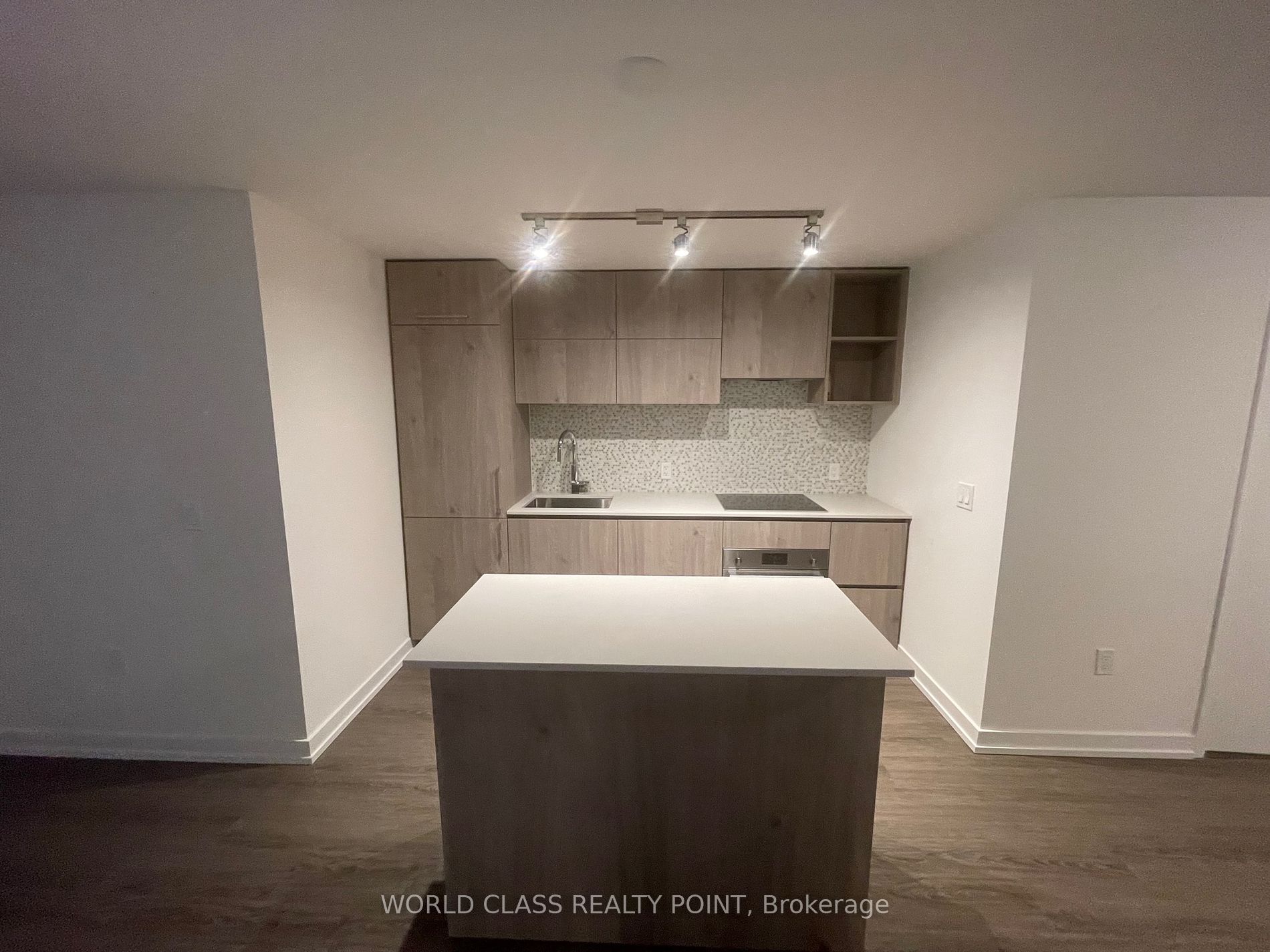 1 Yorkville Ave 2 Property Photo 23