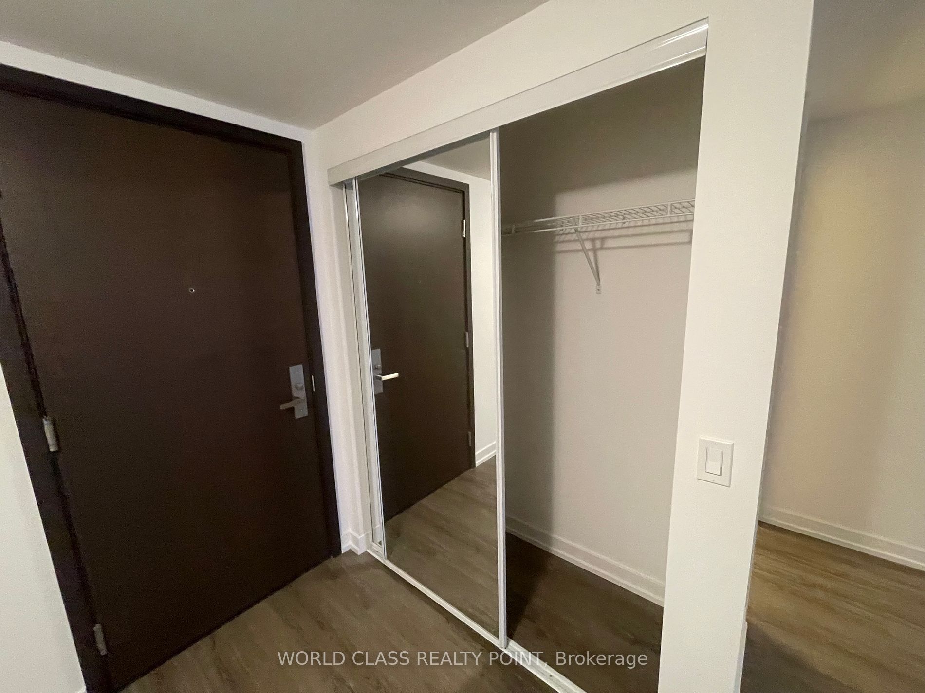 1 Yorkville Ave 2 Property Photo 32