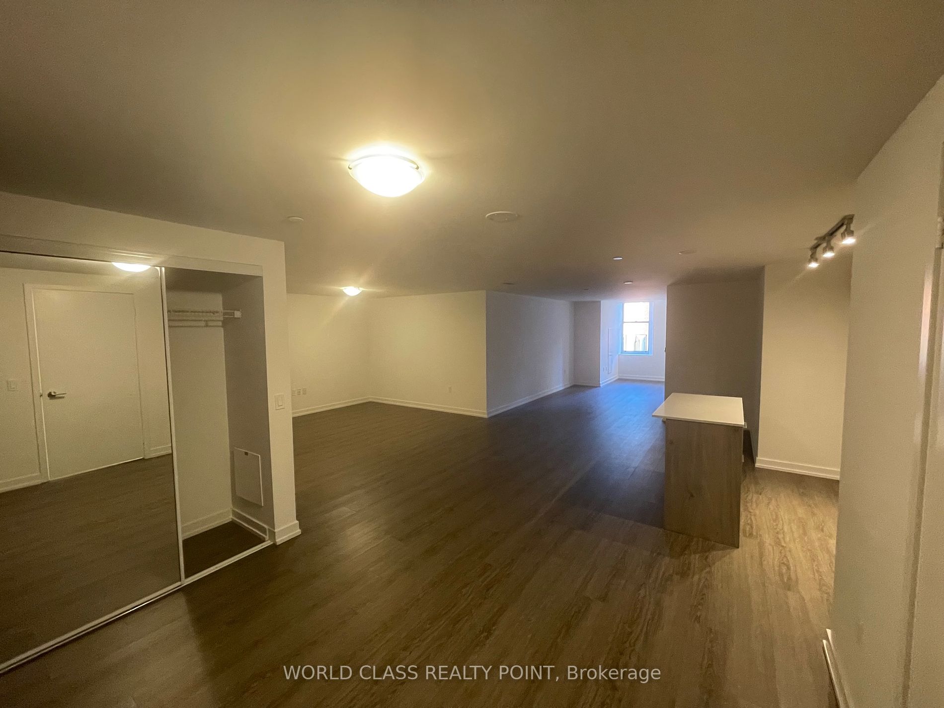 1 Yorkville Ave 2 Property Photo 35