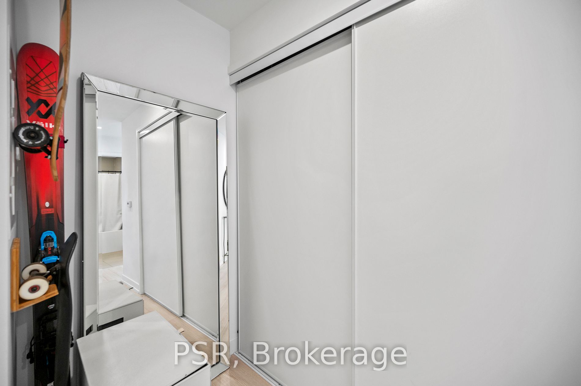 33 Helendale Ave 01 Property Photo 12