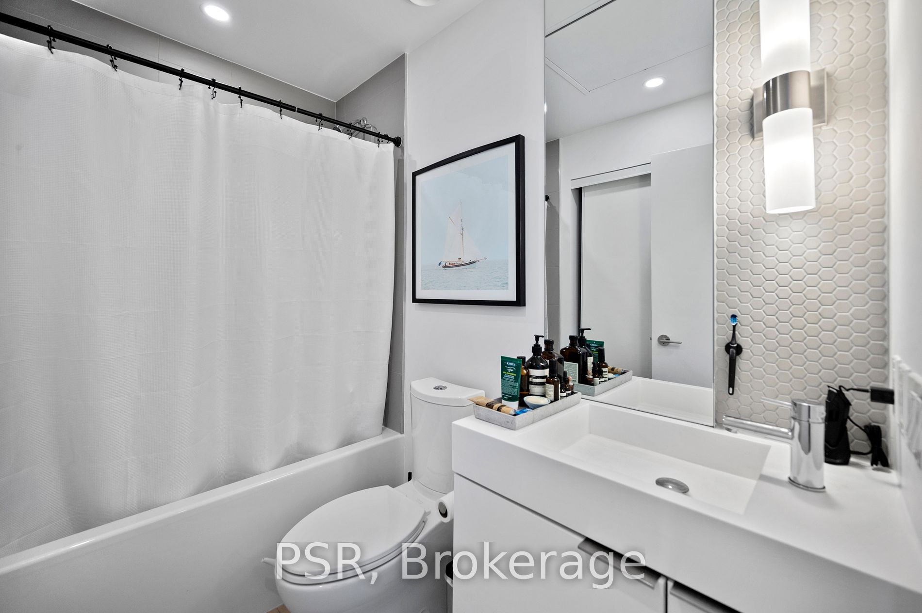 33 Helendale Ave 01 Property Photo 13