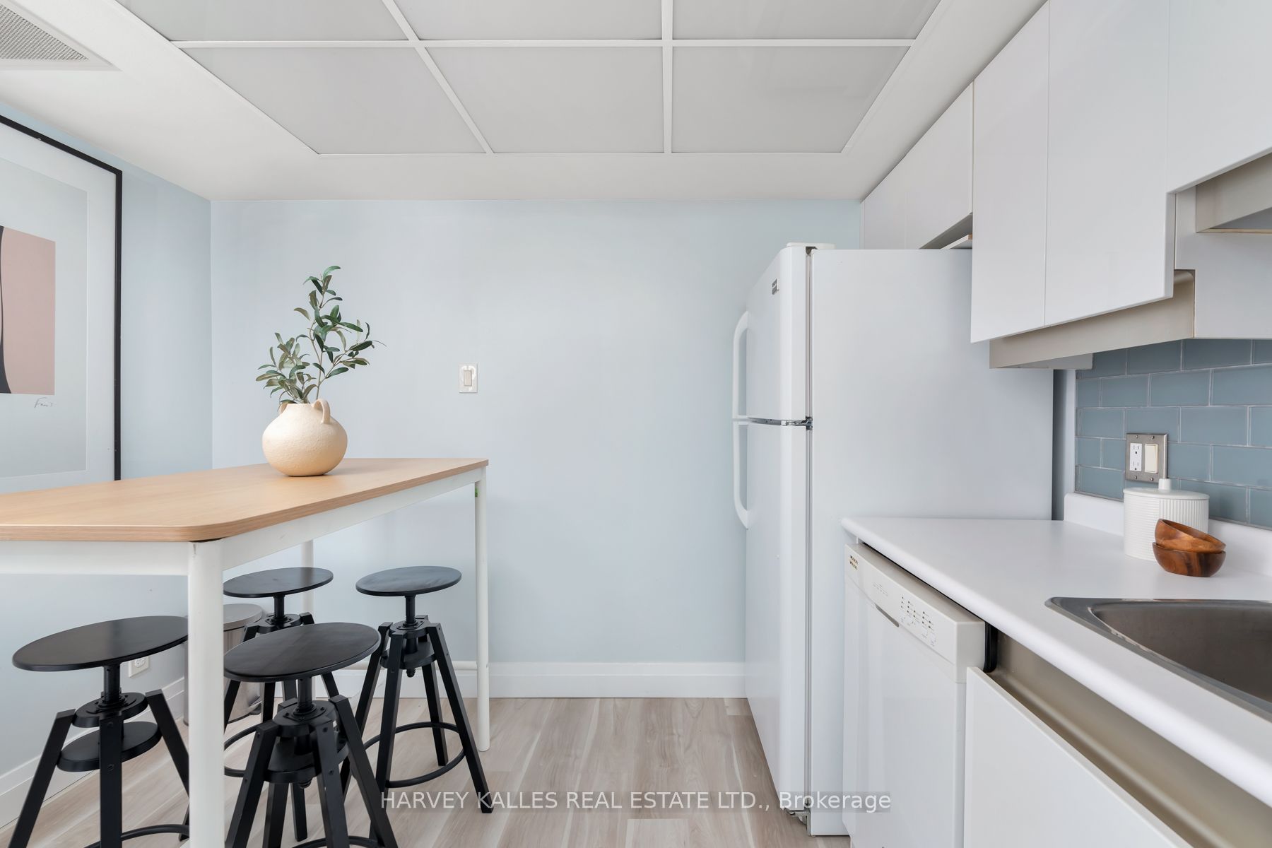 55 Harbour Sq 15 Property Photo 2
