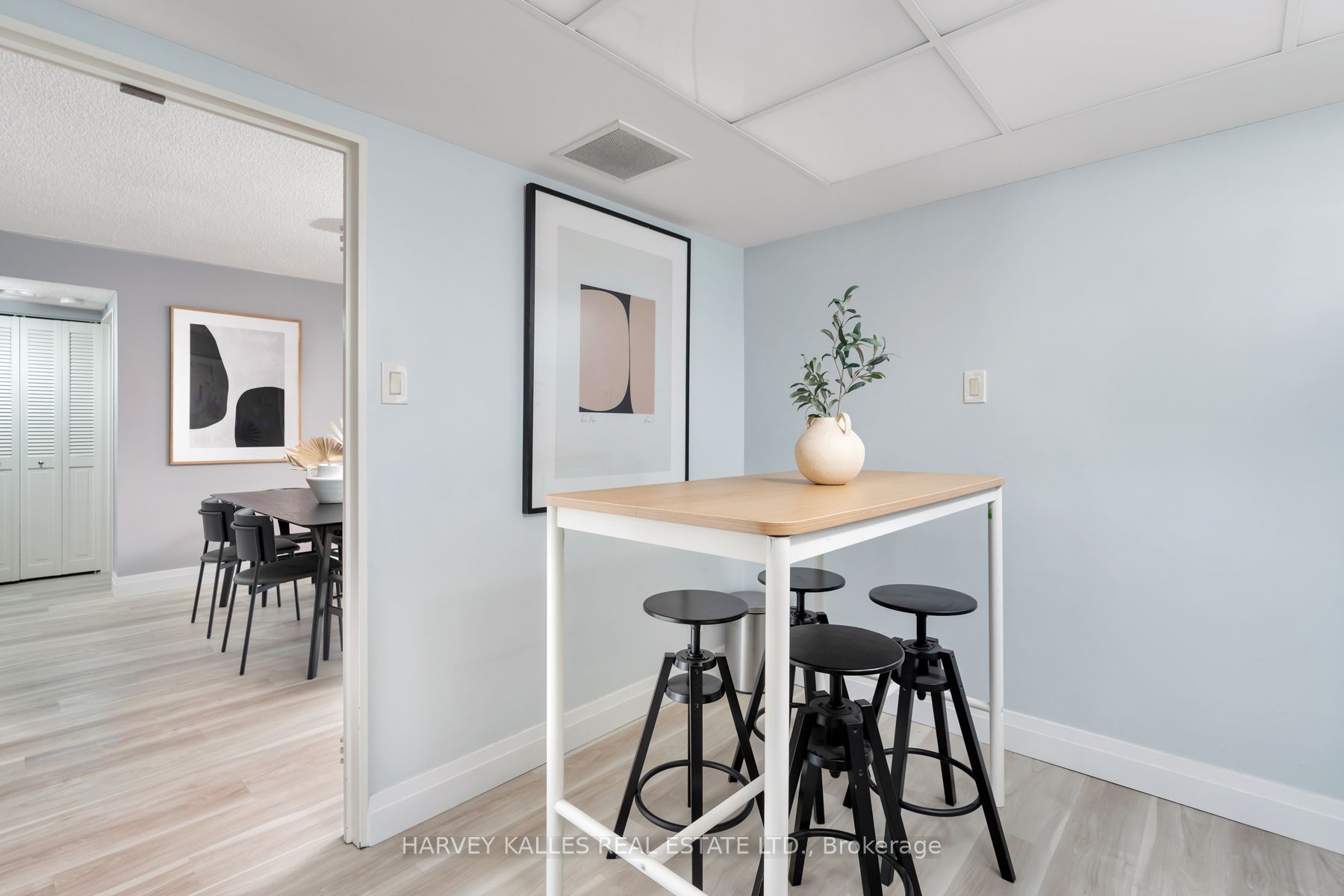 55 Harbour Sq 15 Property Photo 3