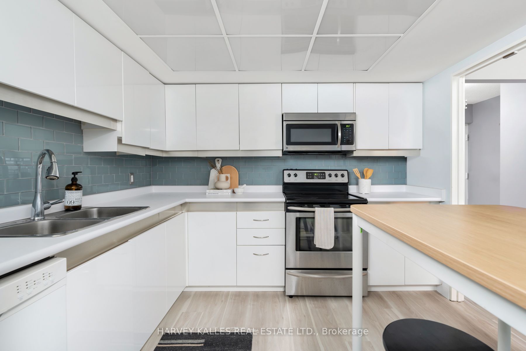 55 Harbour Sq 15 Property Photo 5