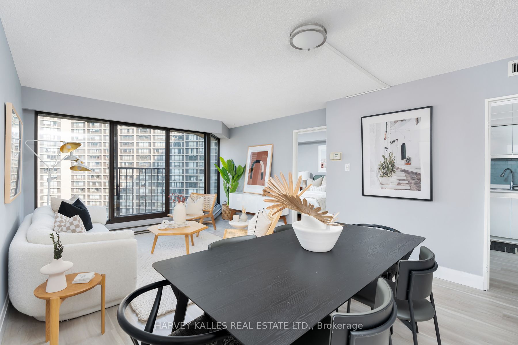 55 Harbour Sq 15 Property Photo 6