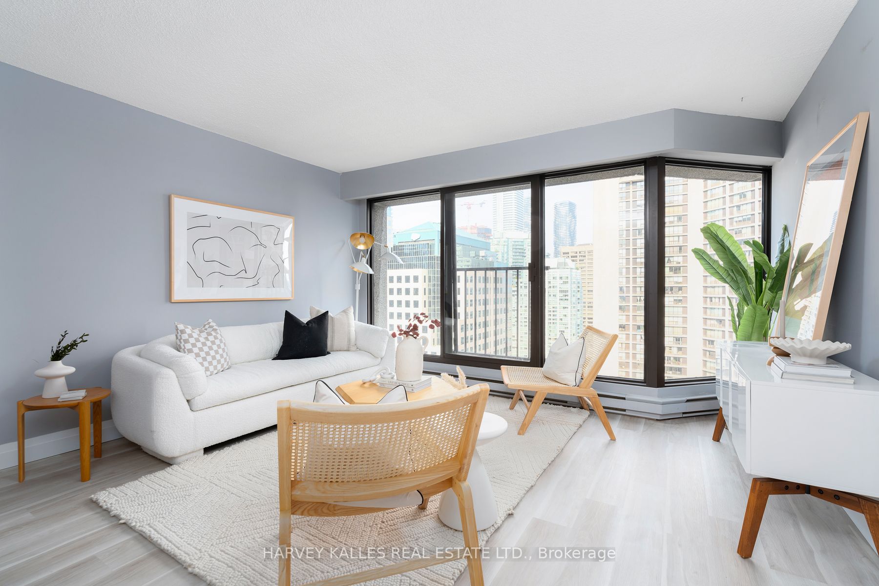 55 Harbour Sq 15 Property Photo 8