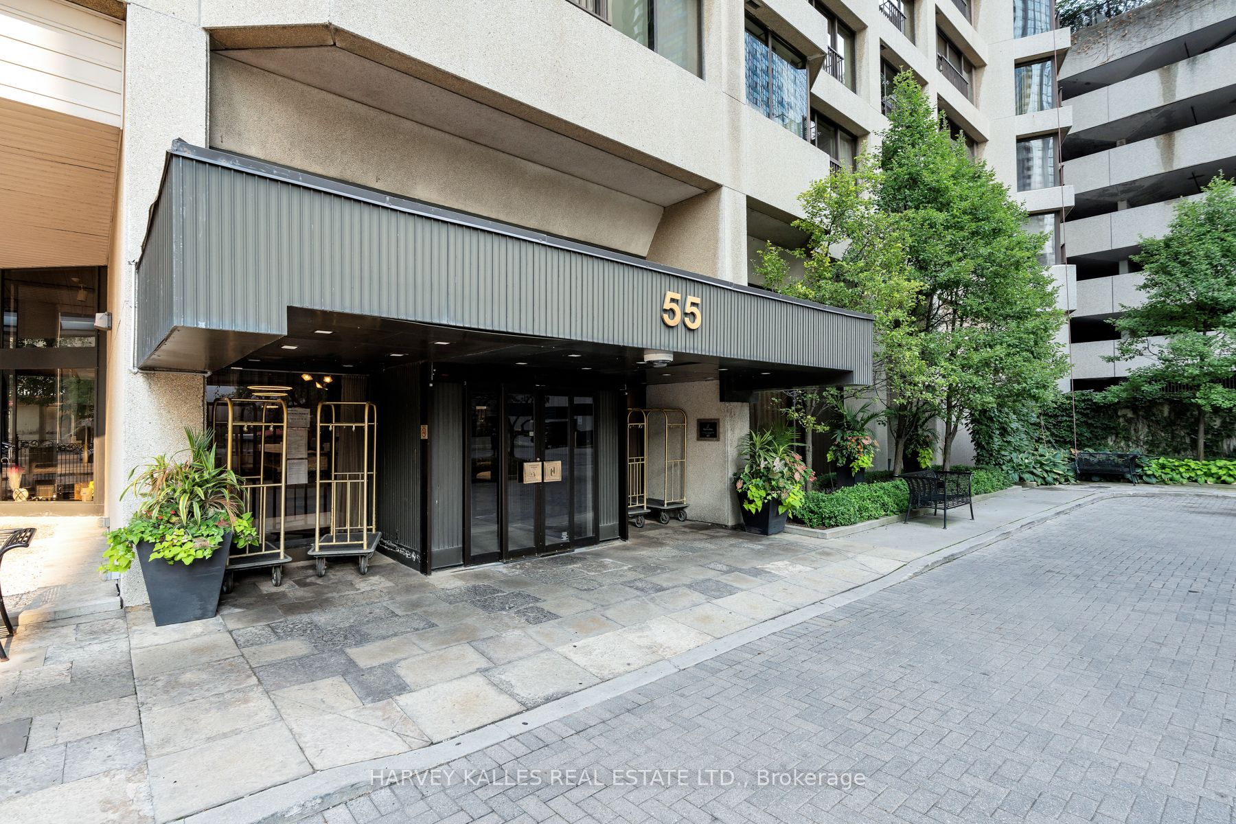 55 Harbour Sq 15 Property Photo 12