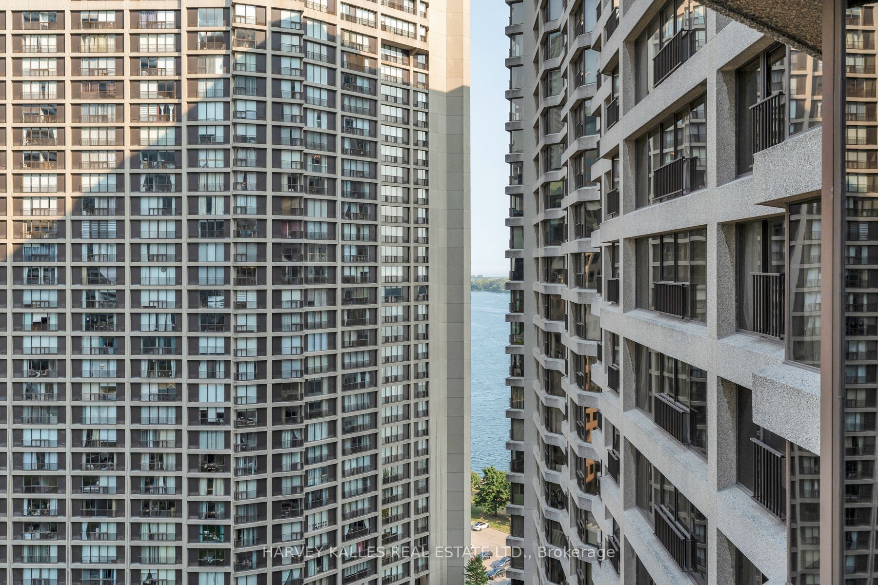 55 Harbour Sq 15 Property Photo 24