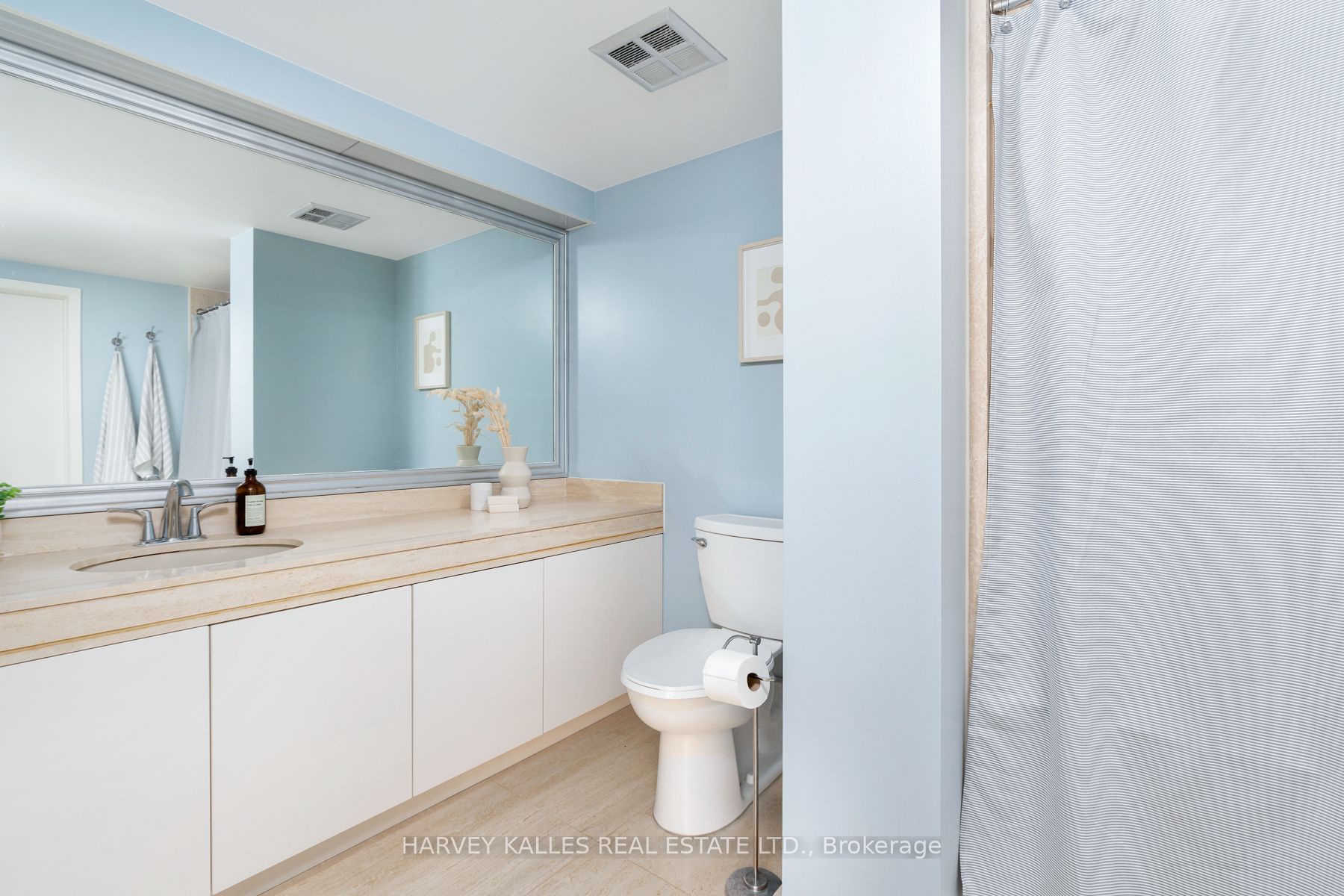 55 Harbour Sq 15 Property Photo 25