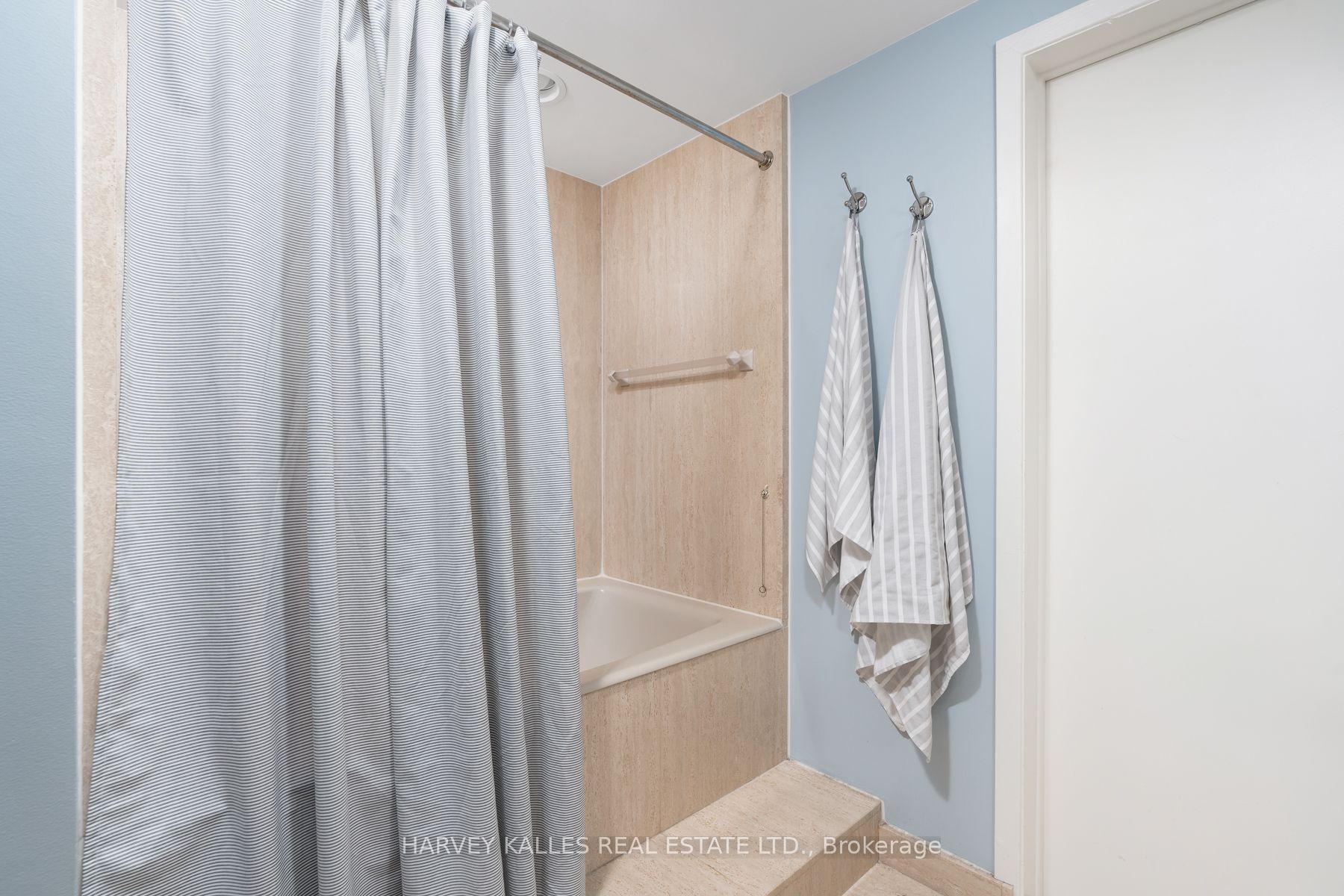 55 Harbour Sq 15 Property Photo 27