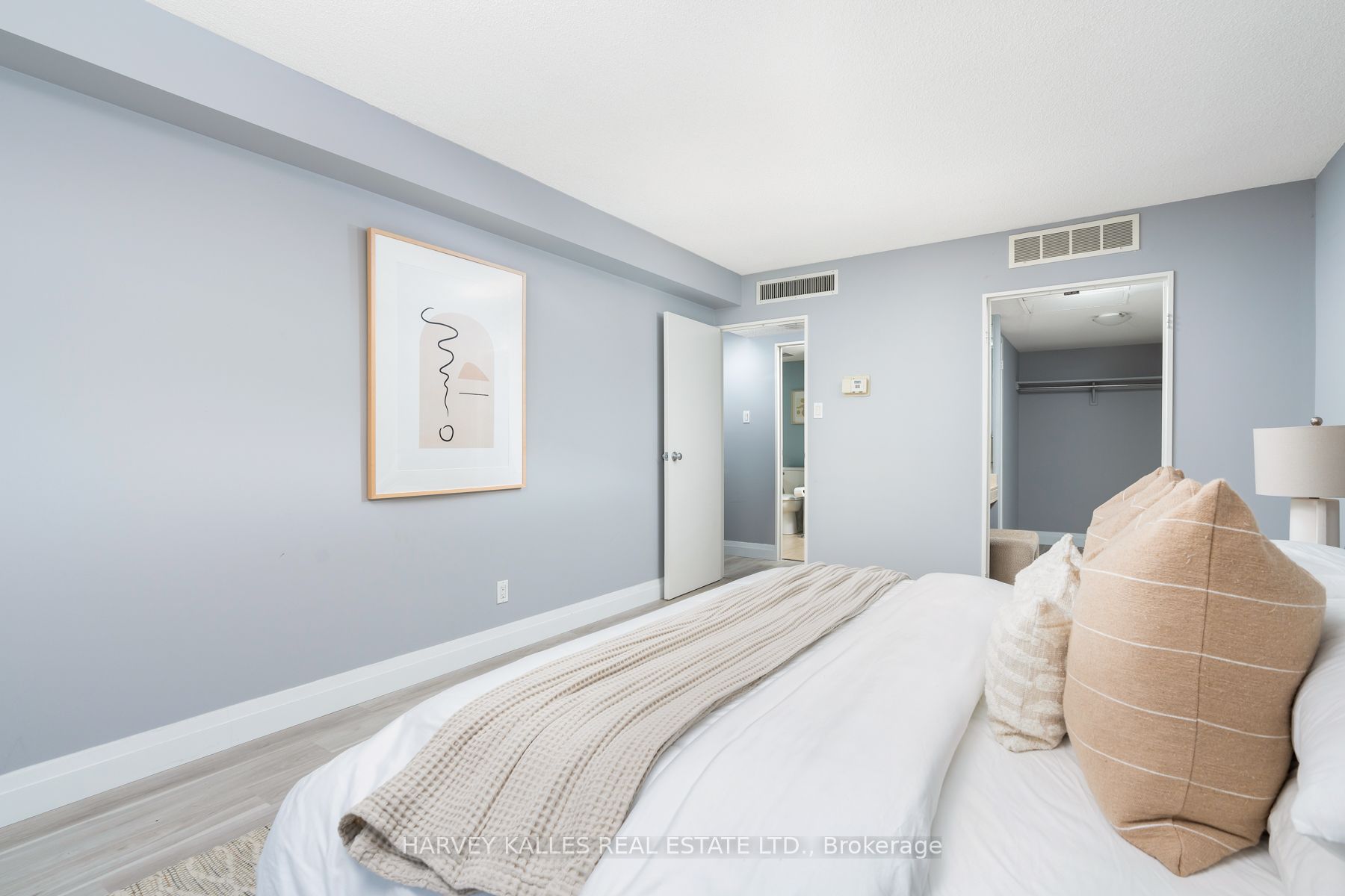55 Harbour Sq 15 Property Photo 30