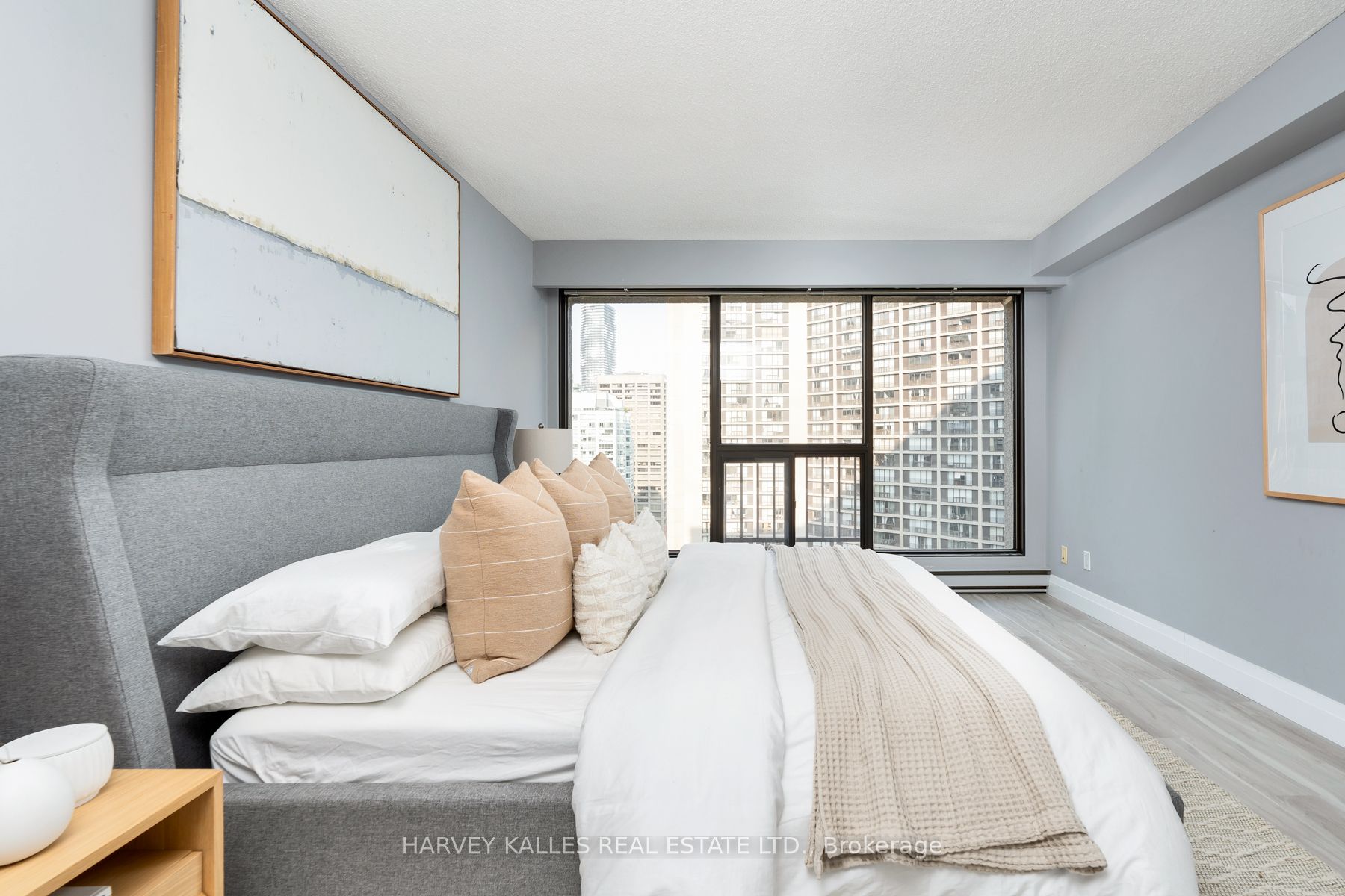 55 Harbour Sq 15 Property Photo 31