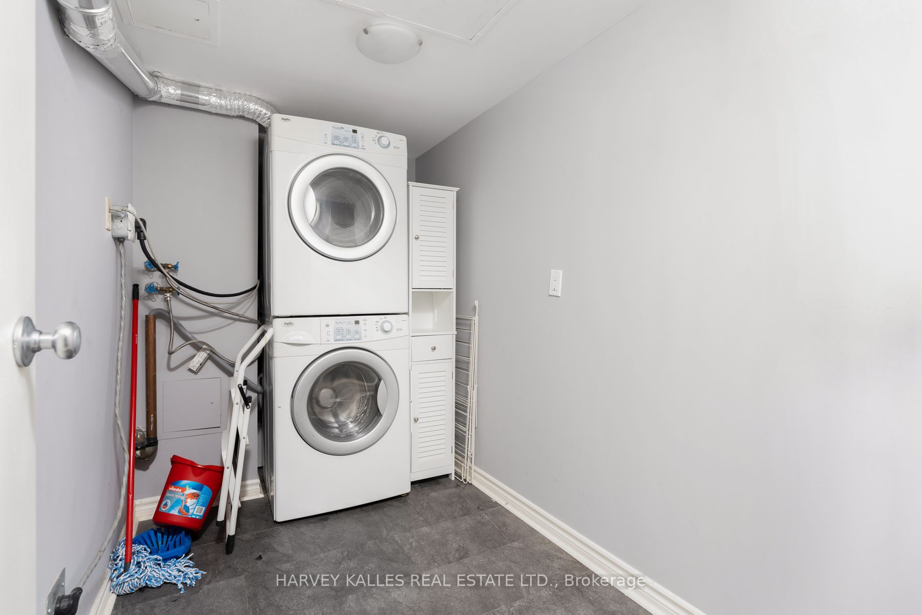 55 Harbour Sq 15 Property Photo 35