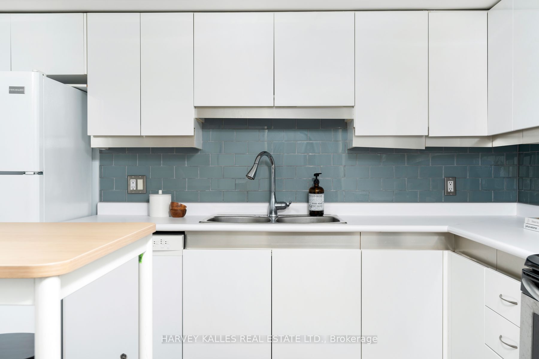 55 Harbour Sq 15 Property Photo 40