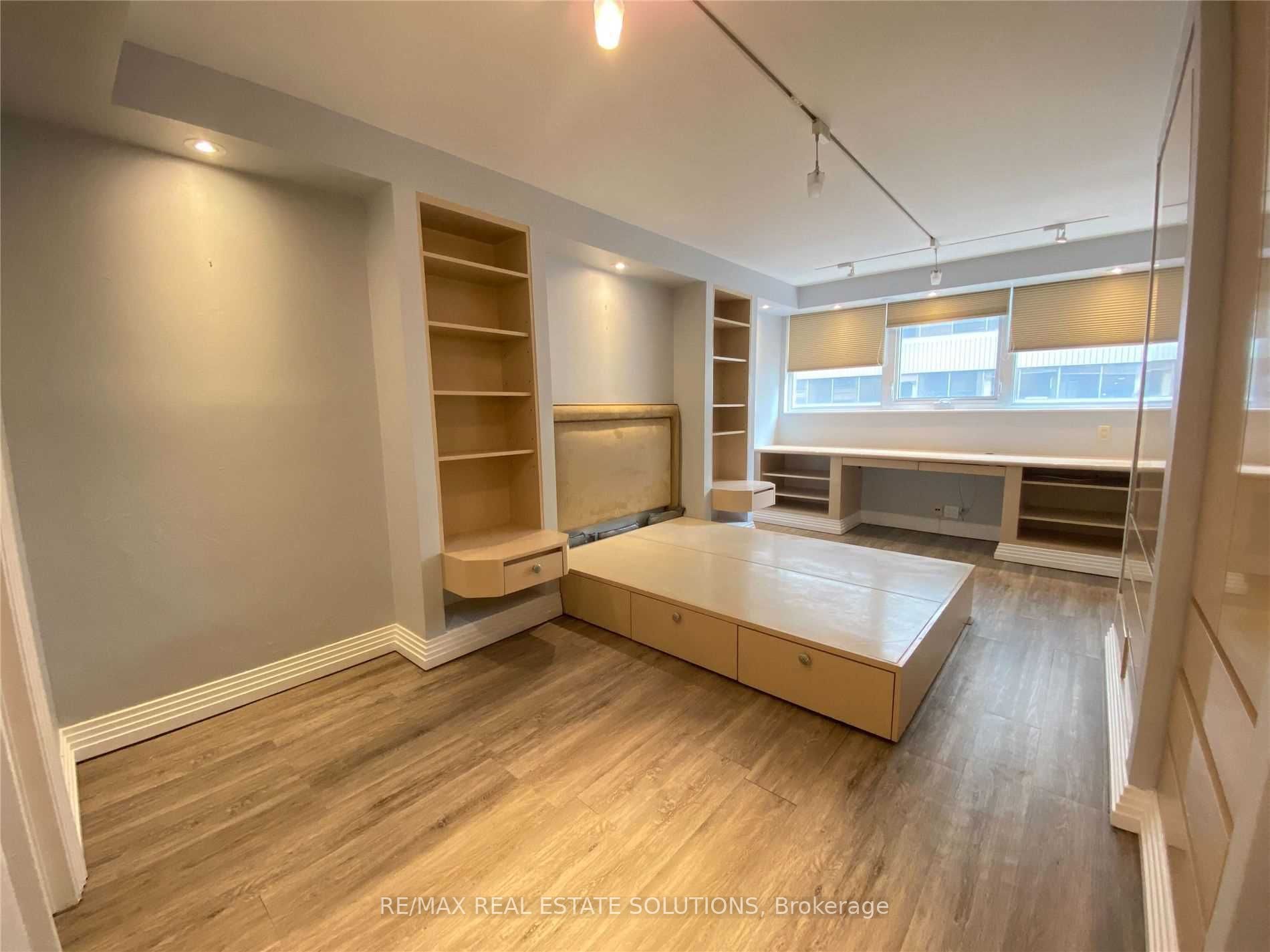 360 Bloor St E 10 Property Photo 11