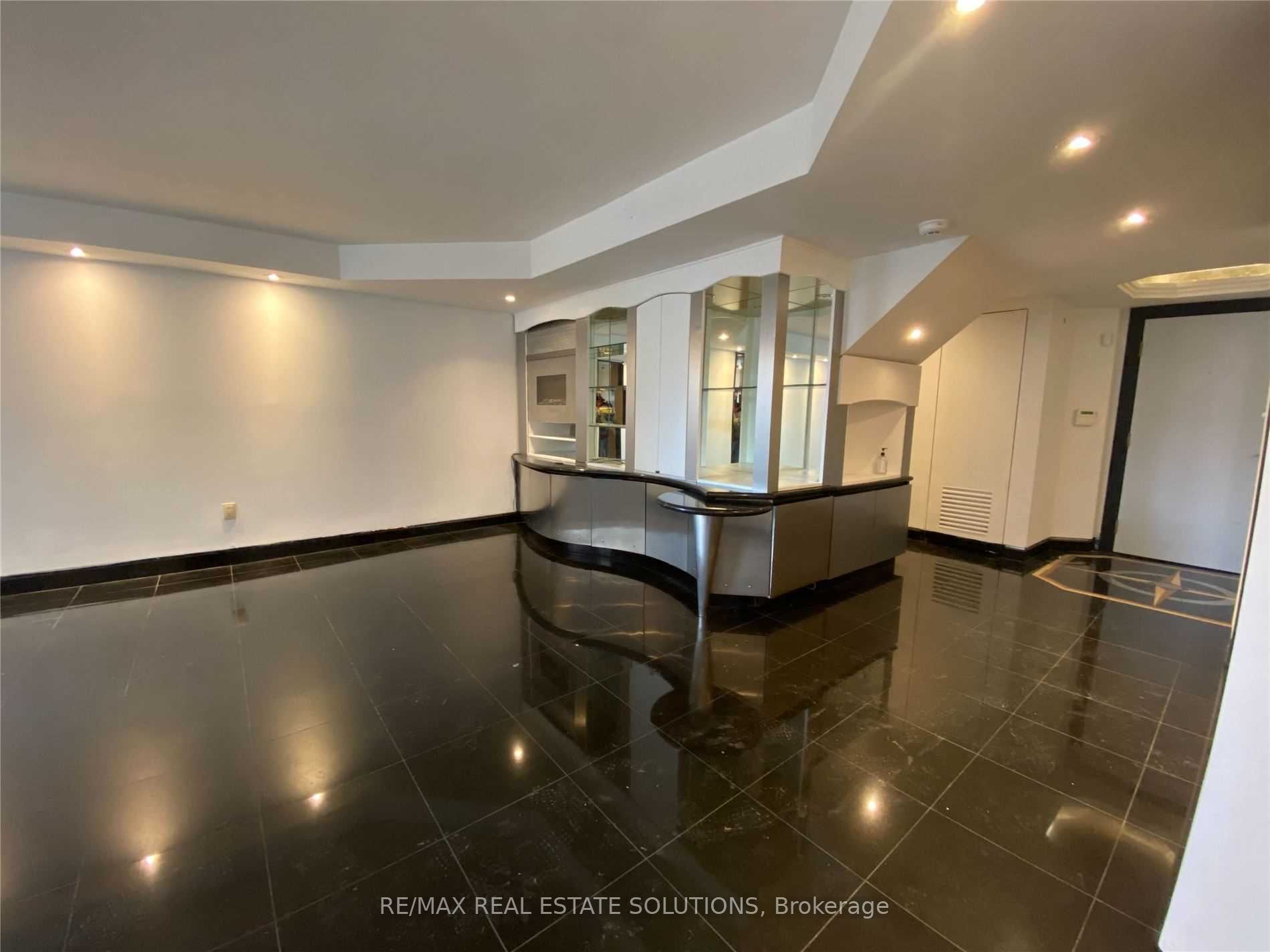 360 Bloor St E 10 Property Photo 12