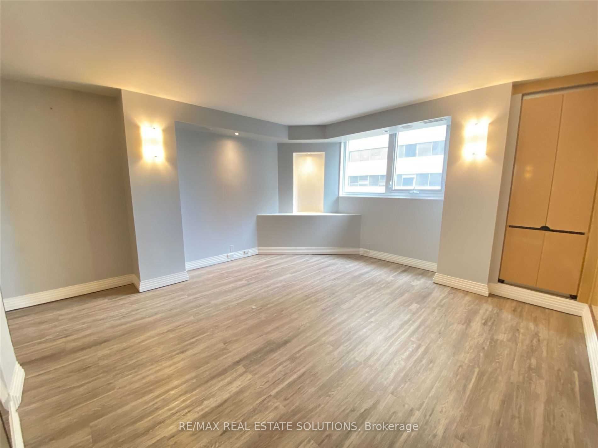 360 Bloor St E 10 Property Photo 13