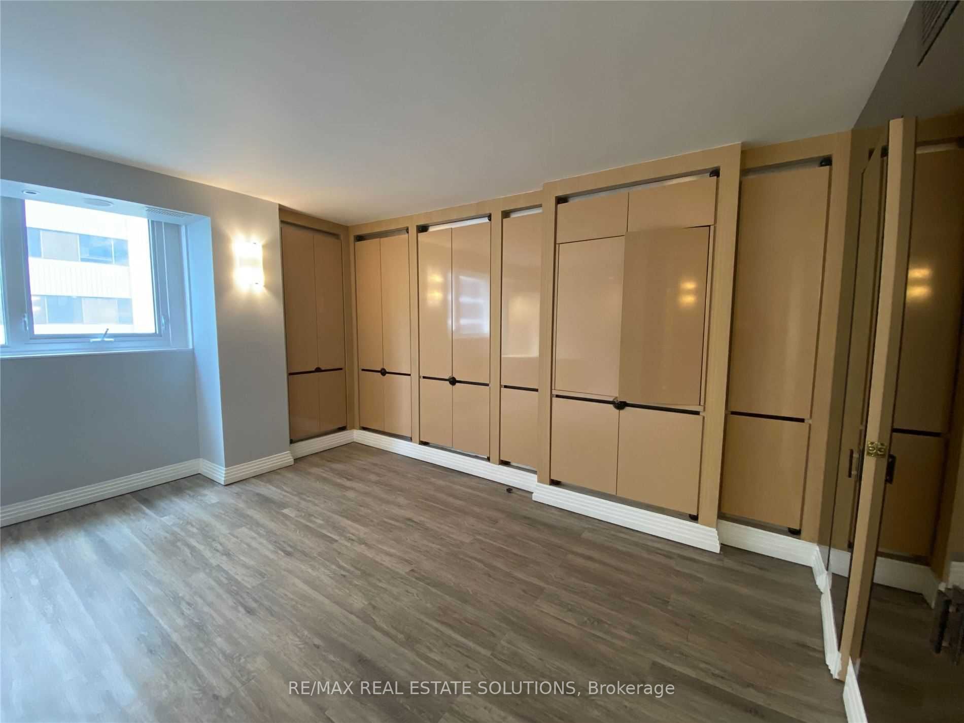 360 Bloor St E 10 Property Photo 14