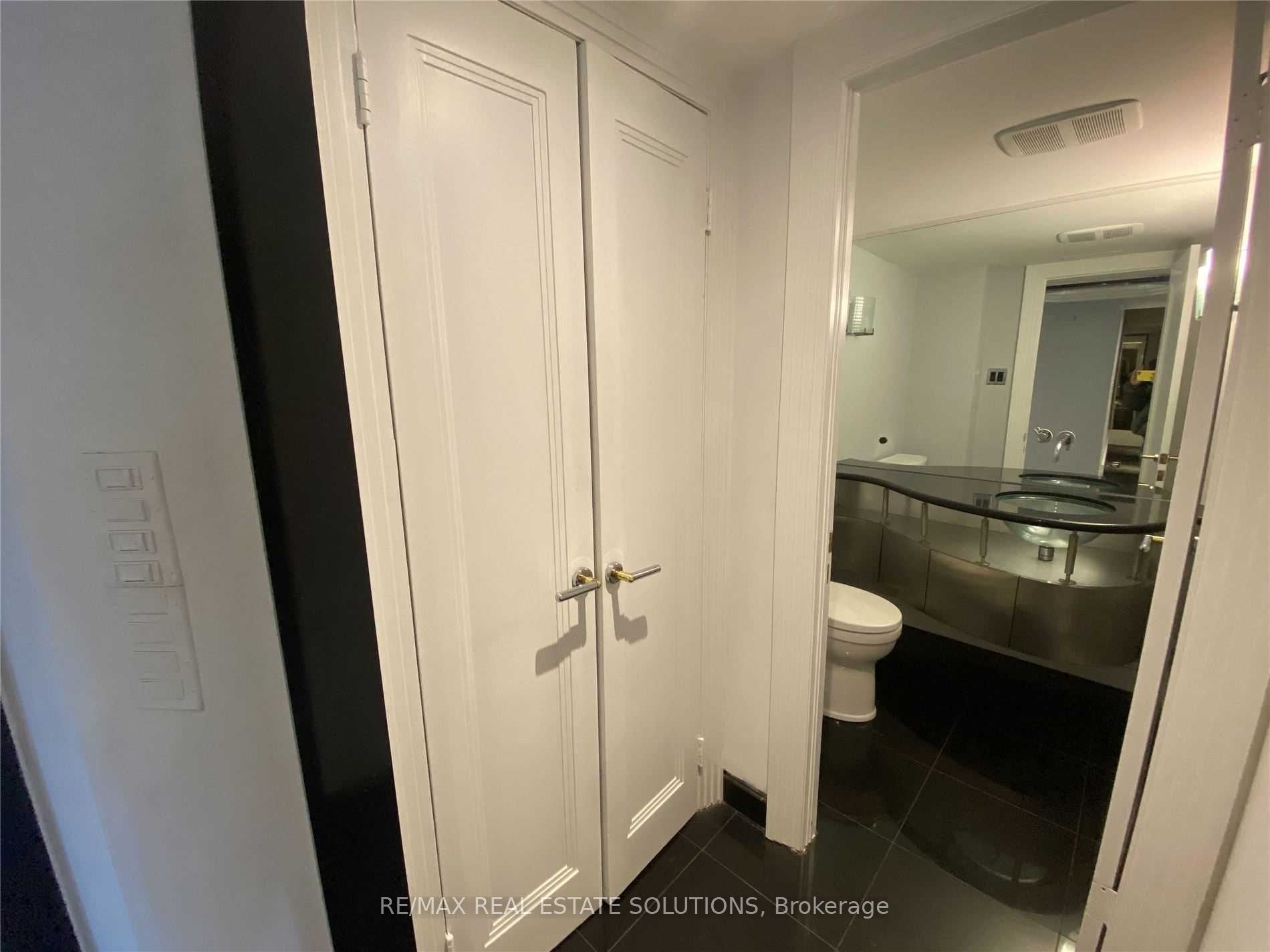 360 Bloor St E 10 Property Photo 20
