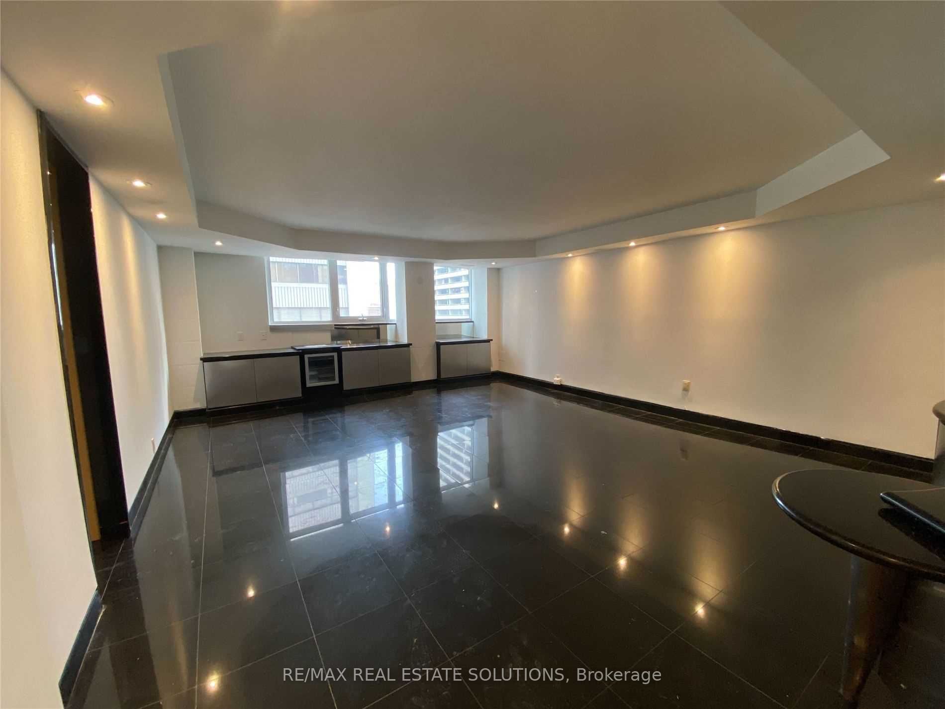 360 Bloor St E 10 Property Photo 22