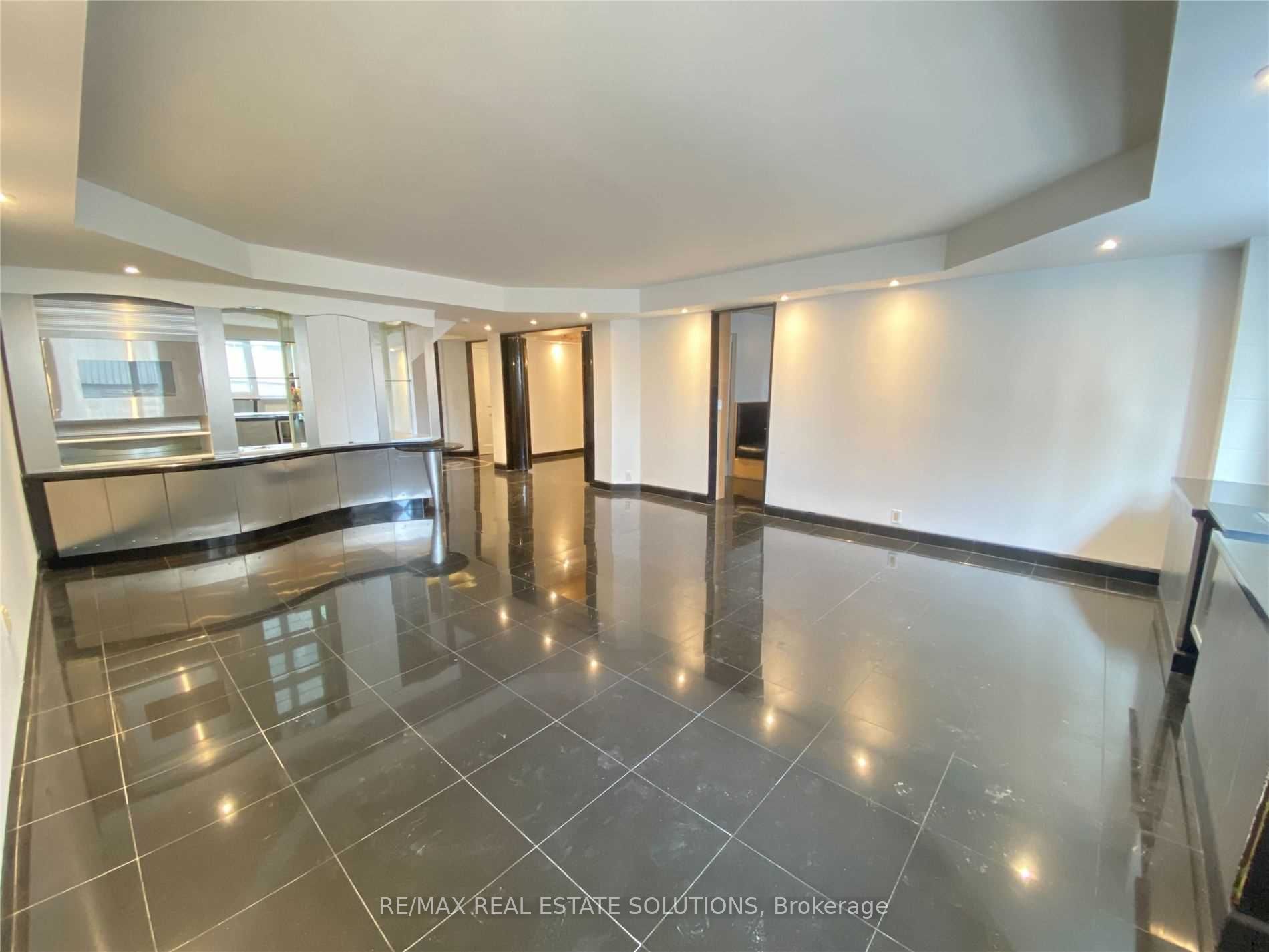 360 Bloor St E 10 Property Photo 23