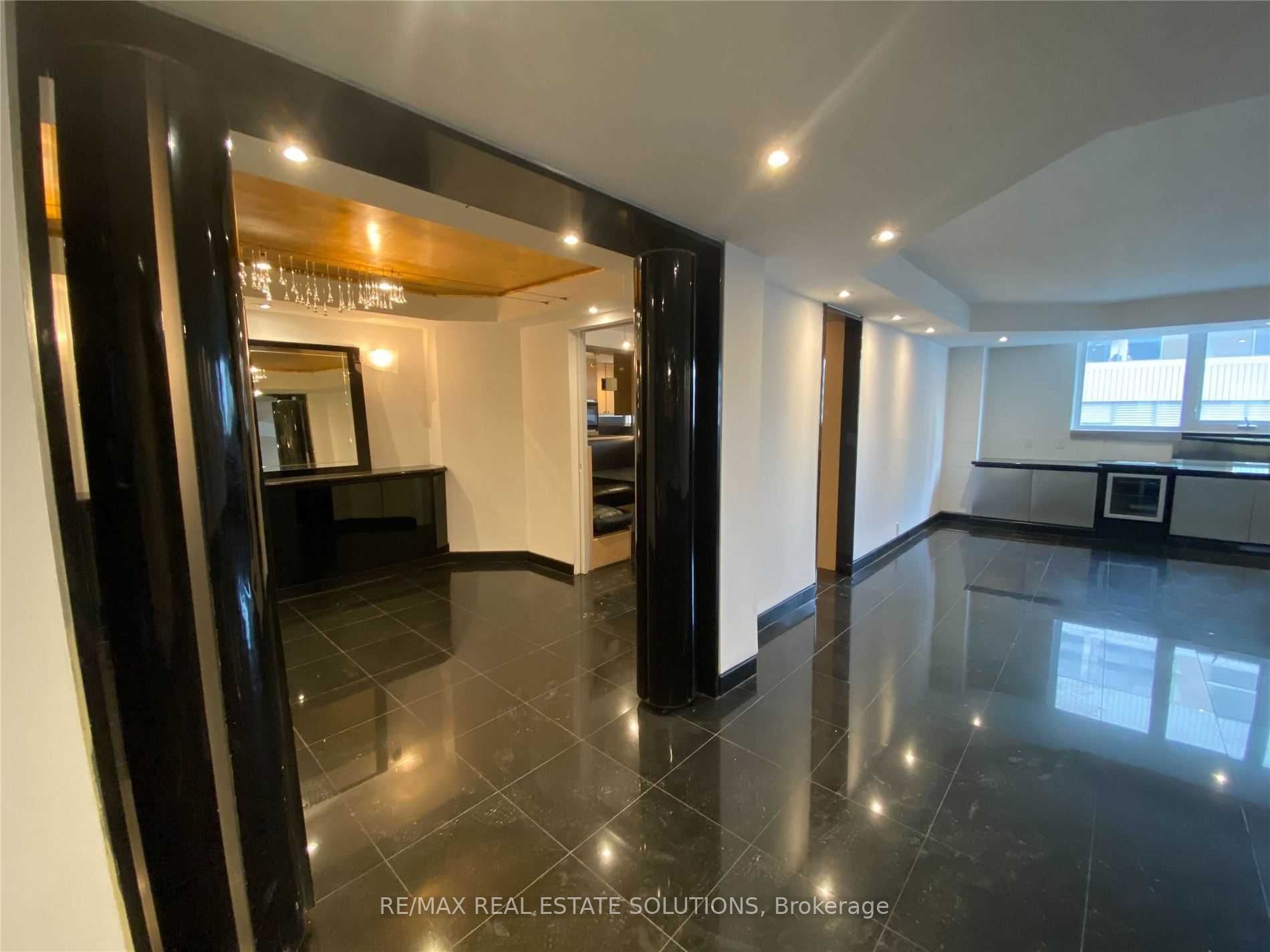 360 Bloor St E 10 Property Photo 24