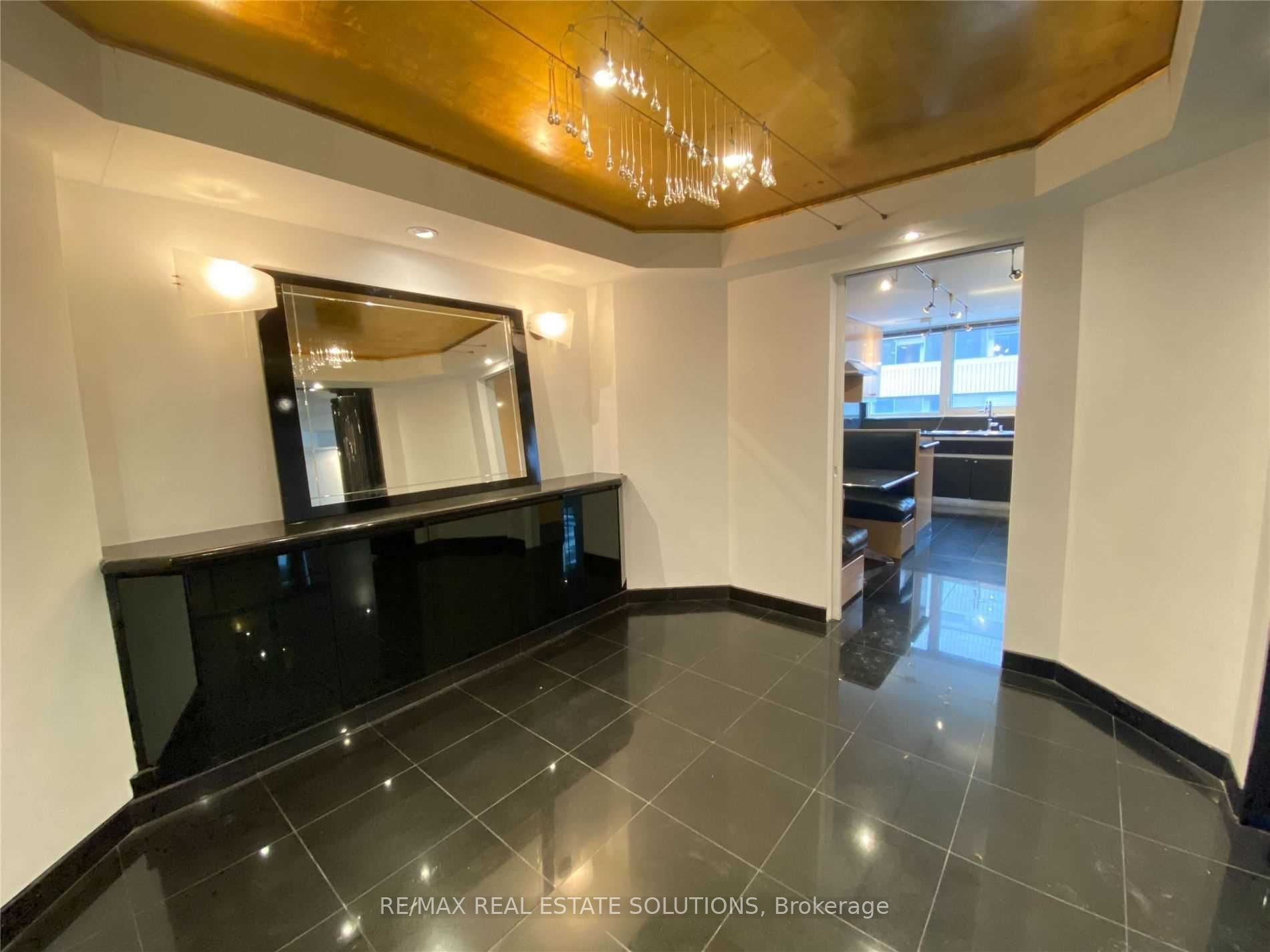 360 Bloor St E 10 Property Photo 26