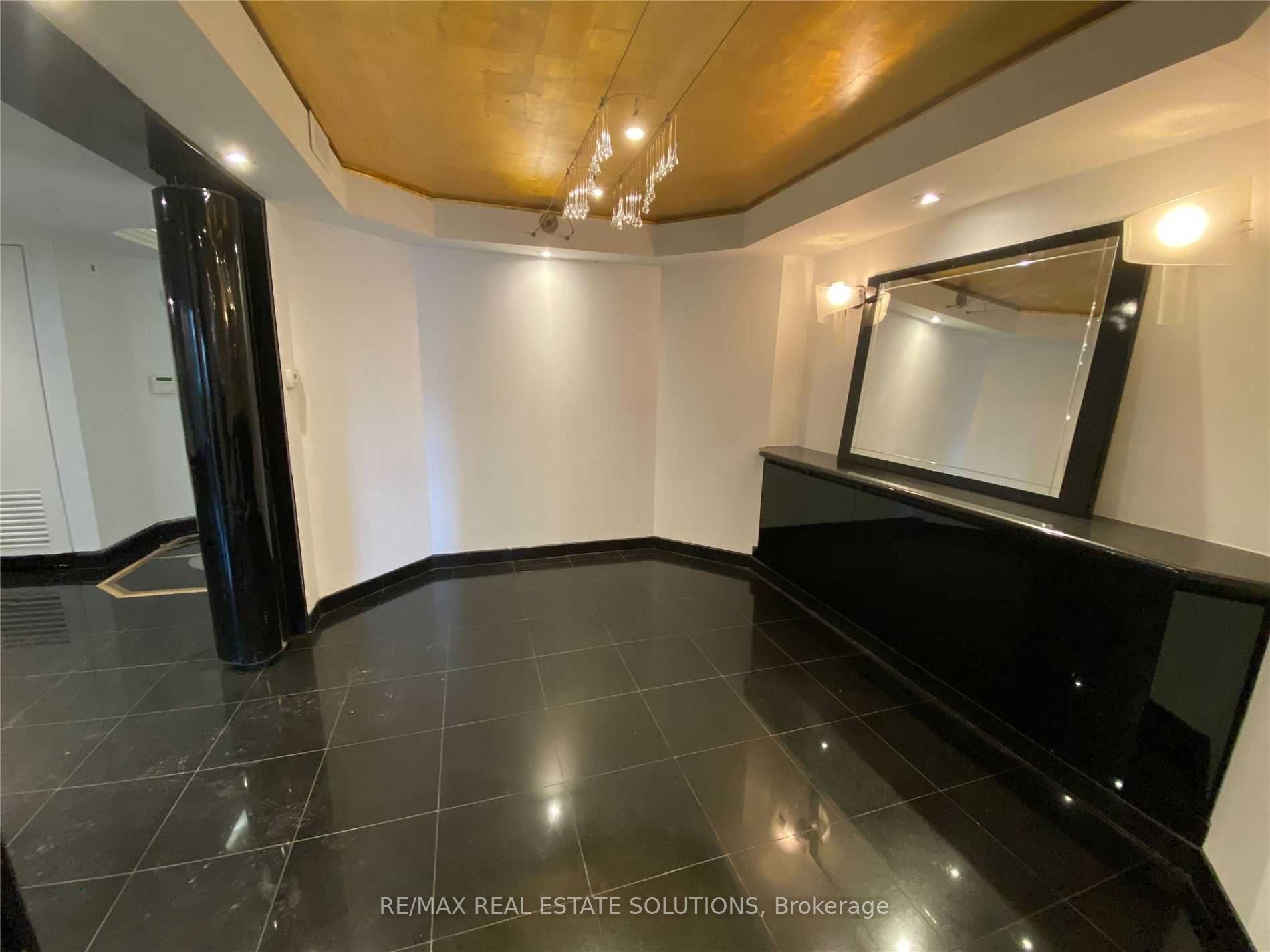 360 Bloor St E 10 Property Photo 27