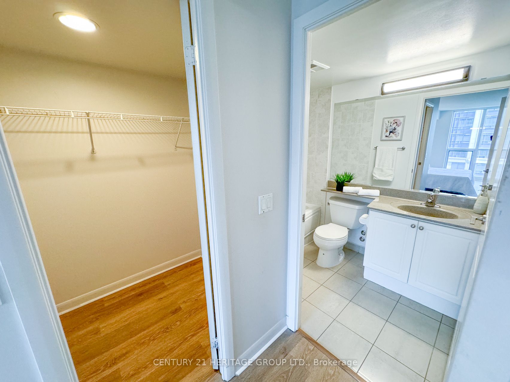 4978 Yonge St 5 Property Photo 6
