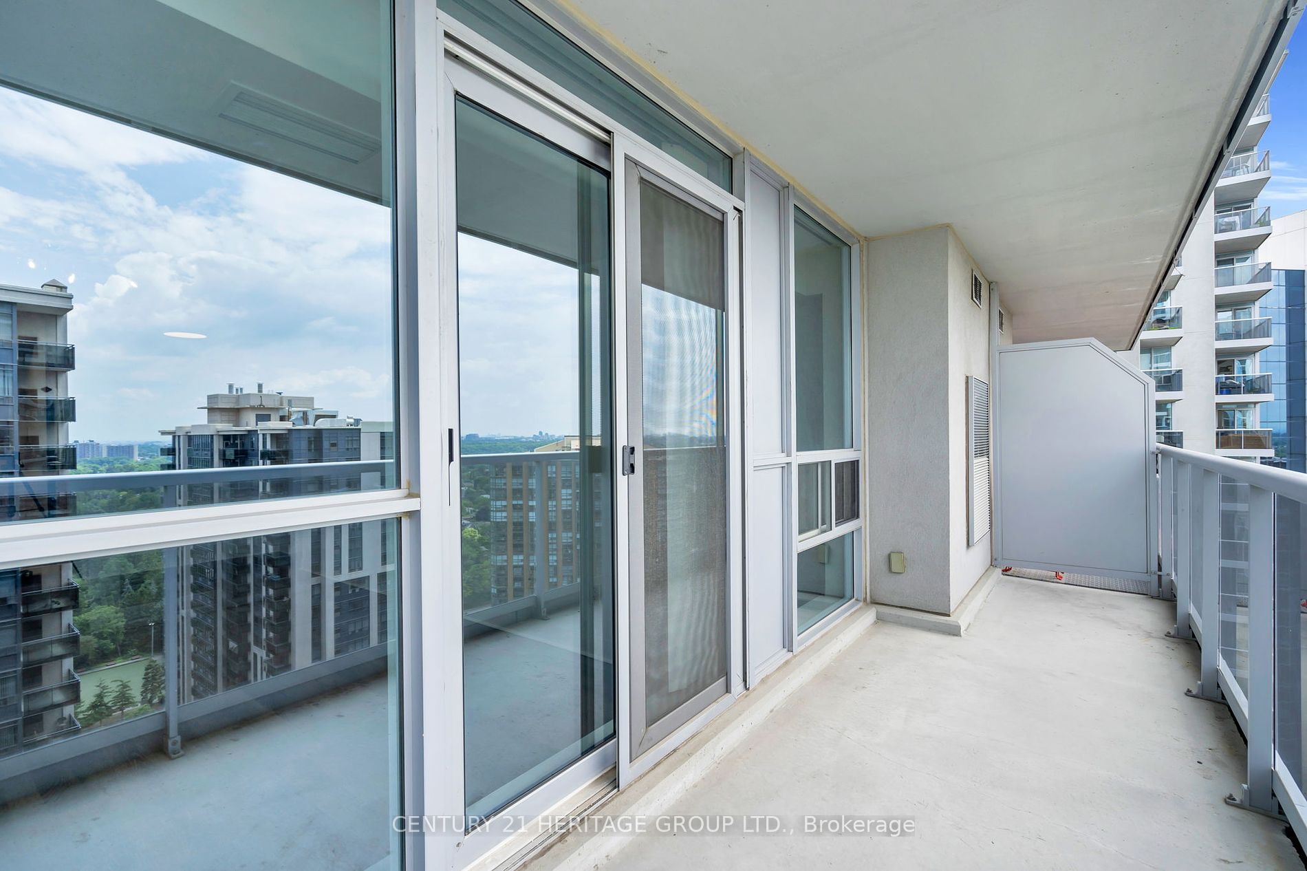 4978 Yonge St 5 Property Photo 13