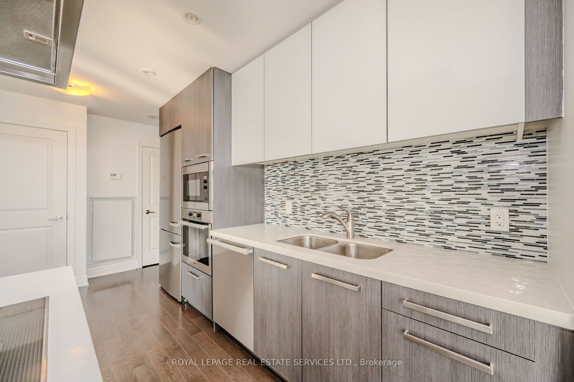 8 The Esplanade 11 Property Photo 2