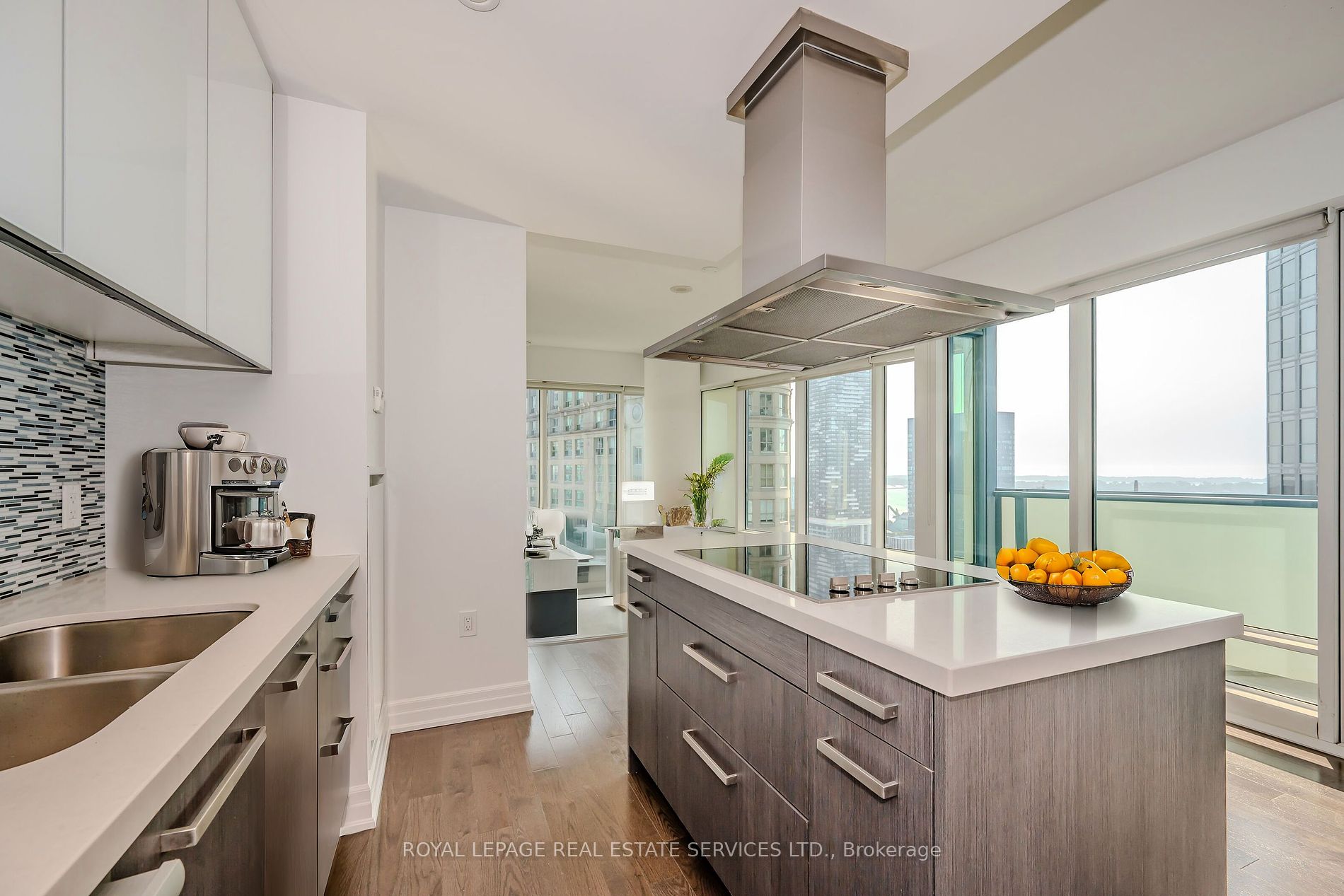 8 The Esplanade 11 Property Photo 3
